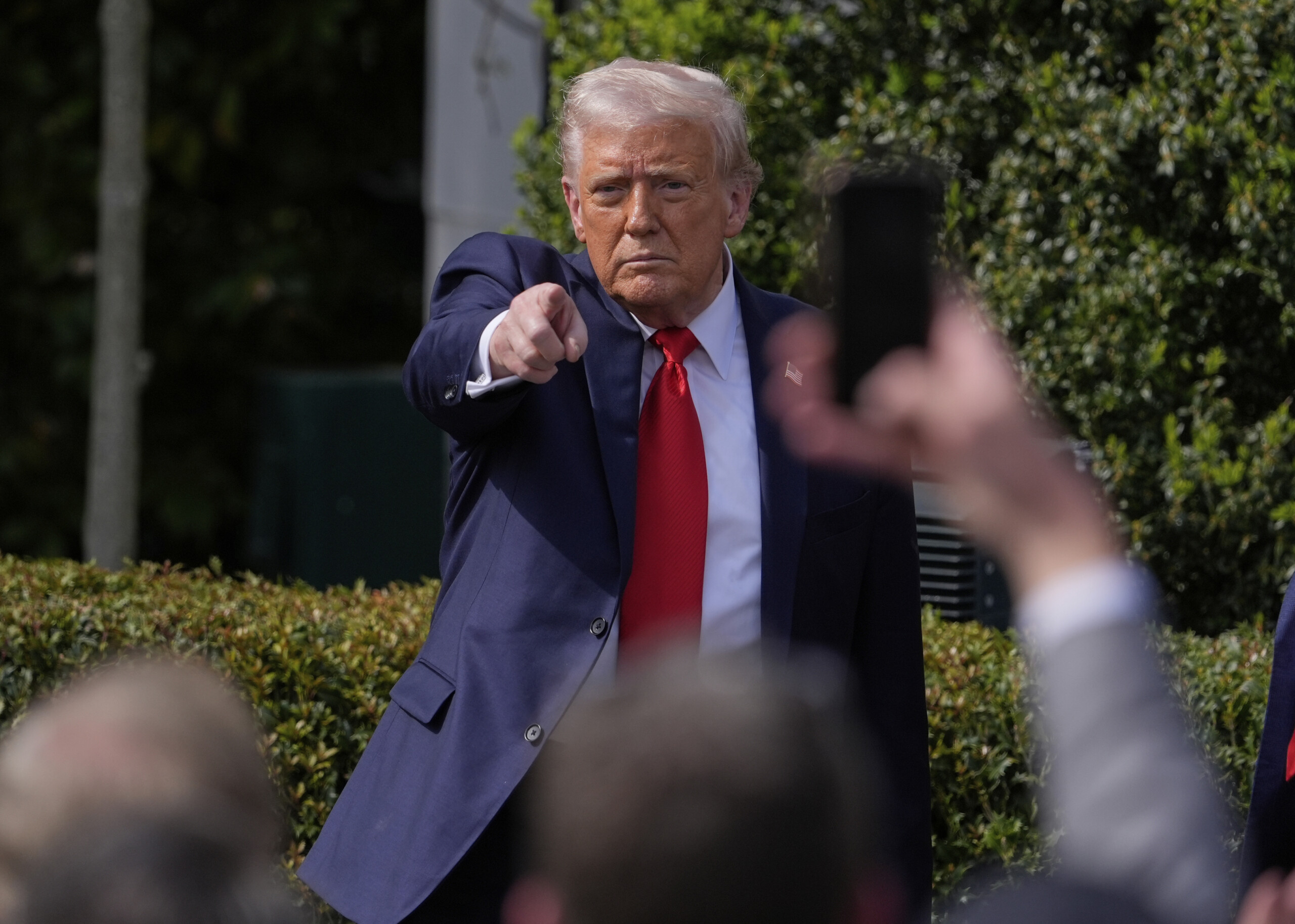 Tariffs, Trump: "I’m considering a temporary exemption on car duties"