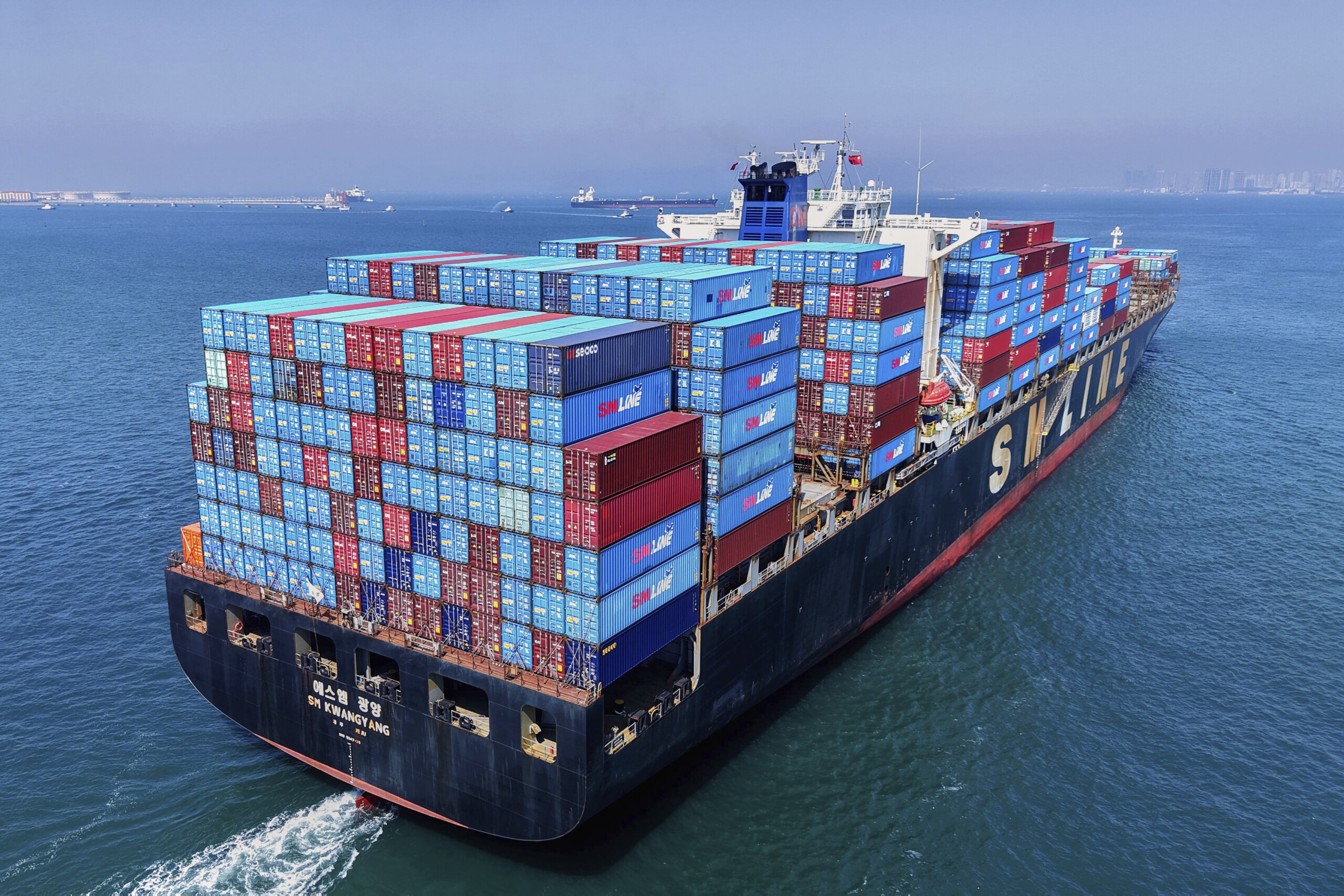 Tariffs: Trump’s New Tariffs Take Effect, 104% for China