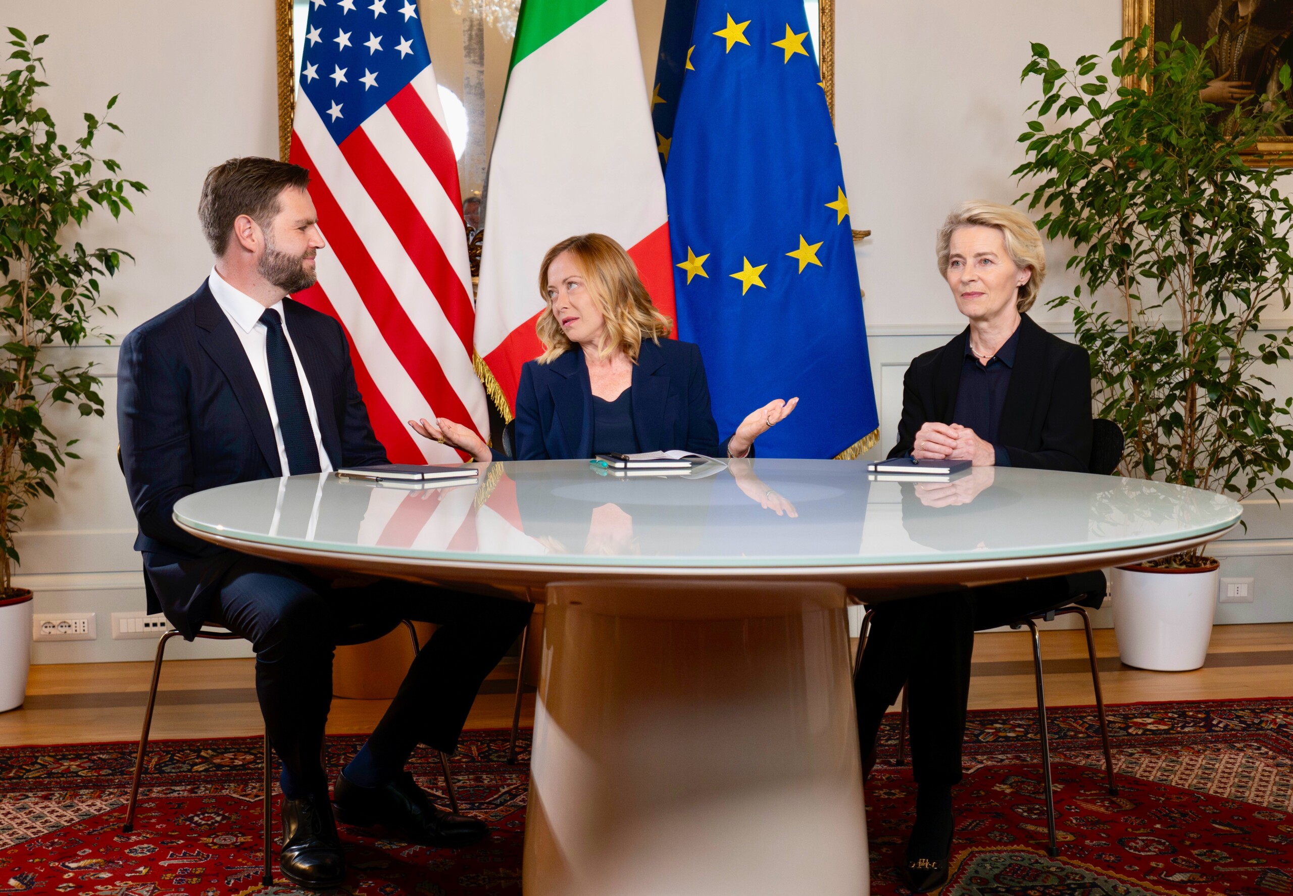 Tariffs, von der Leyen: "Positive meeting with Vance, confident about agreement" Tariffs, von der Leyen: "Positive meeting with Vance, confident about agreement"