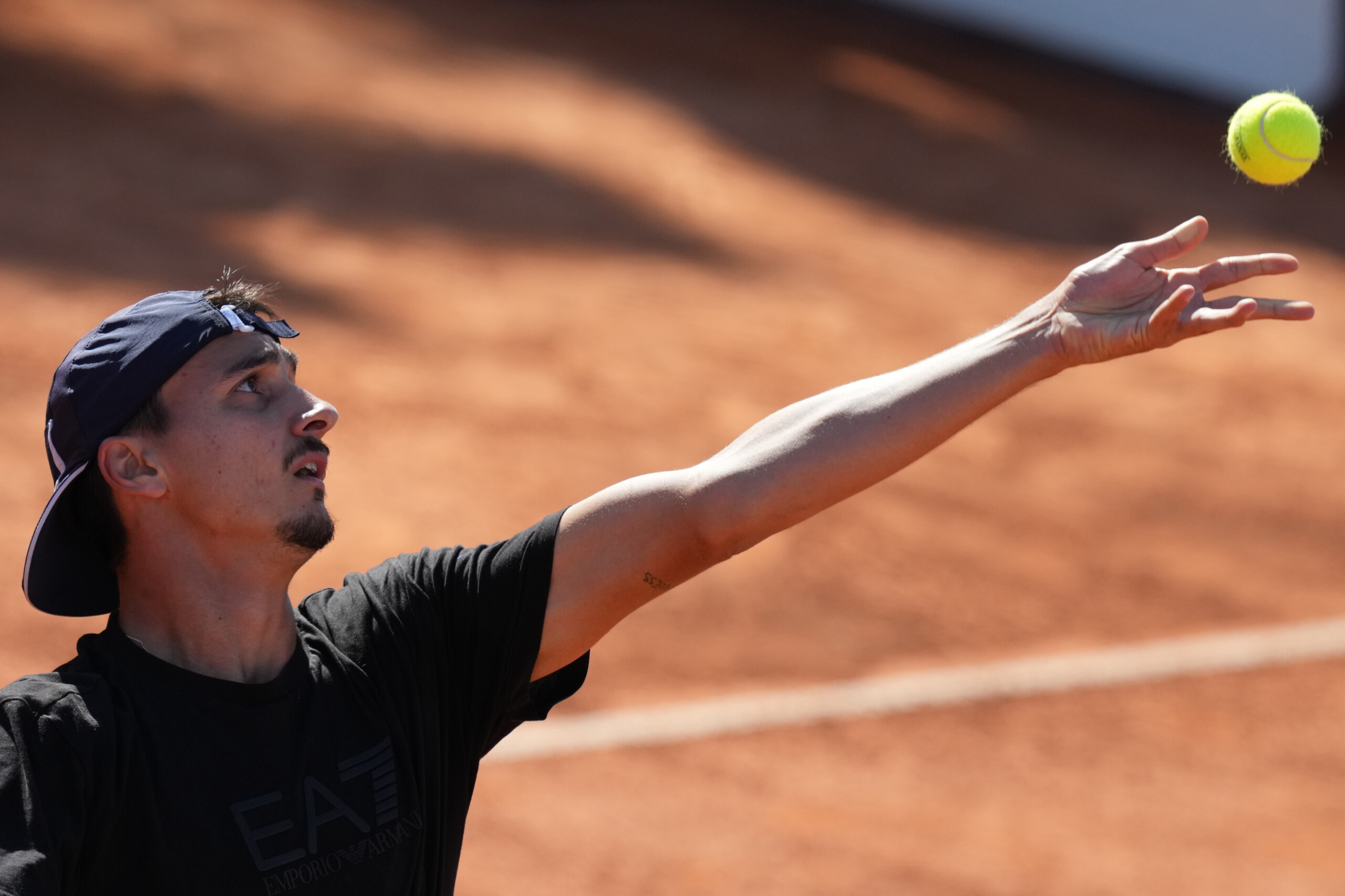 Tennis, Italian Open: disappointment for Sonego, eliminated by Argentine Burruchaga