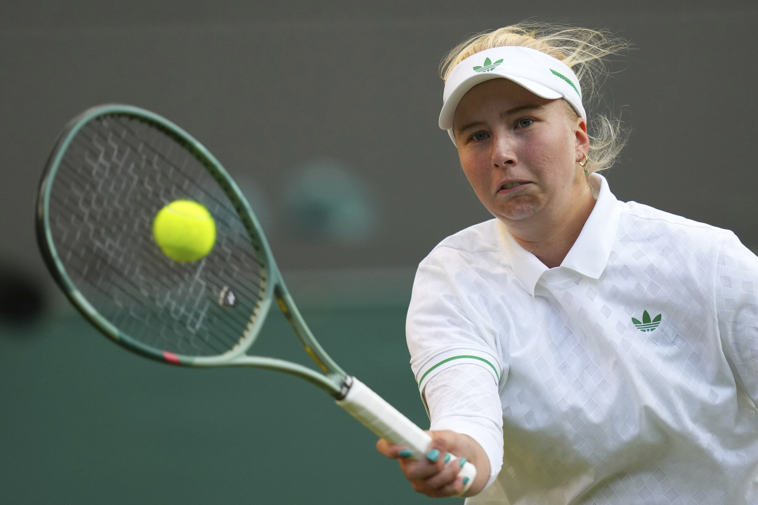 Tennis, WTA Montreal: Swiatek out in the round of 16, Tauson advances