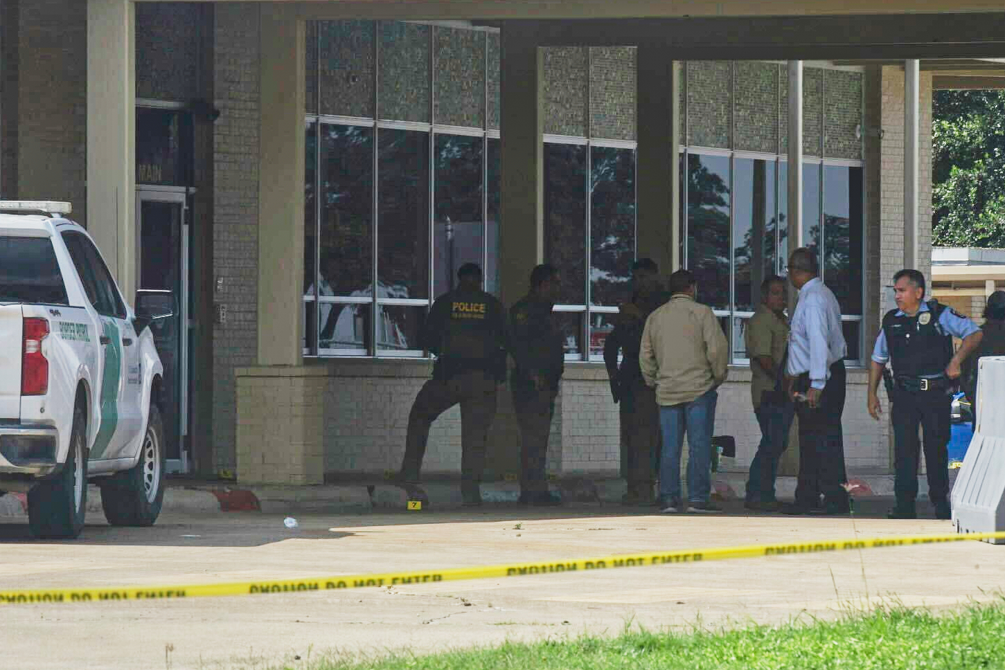 Texas: Man opens fire with rifle at border police, shot dead Texas: Man opens fire with rifle at border police, shot dead