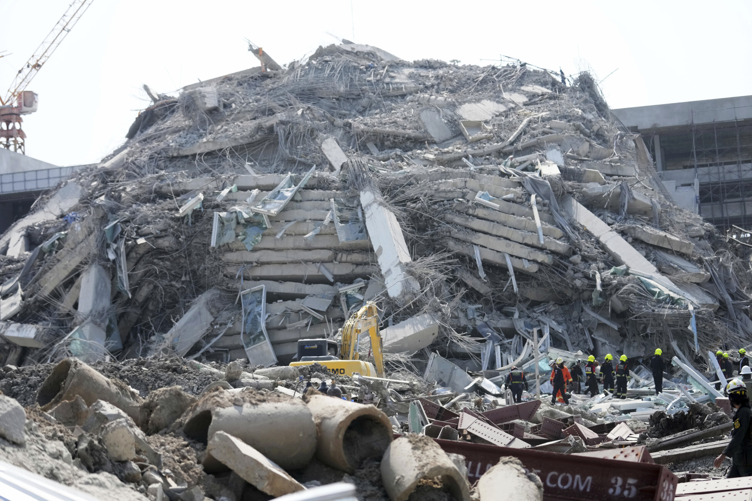 Thailand: 3 dead and 90 missing in Bangkok building collapse