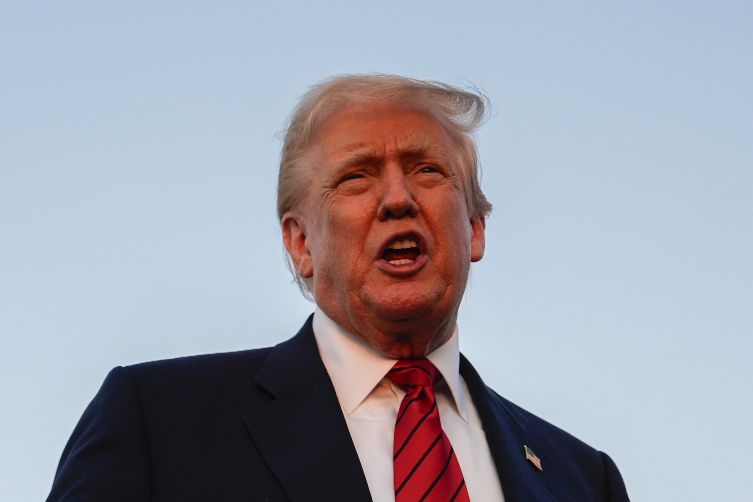 Trump: "India Buys Oil from Russia, I Will Increase Tariffs" Trump: "India Buys Oil from Russia, I Will Increase Tariffs"