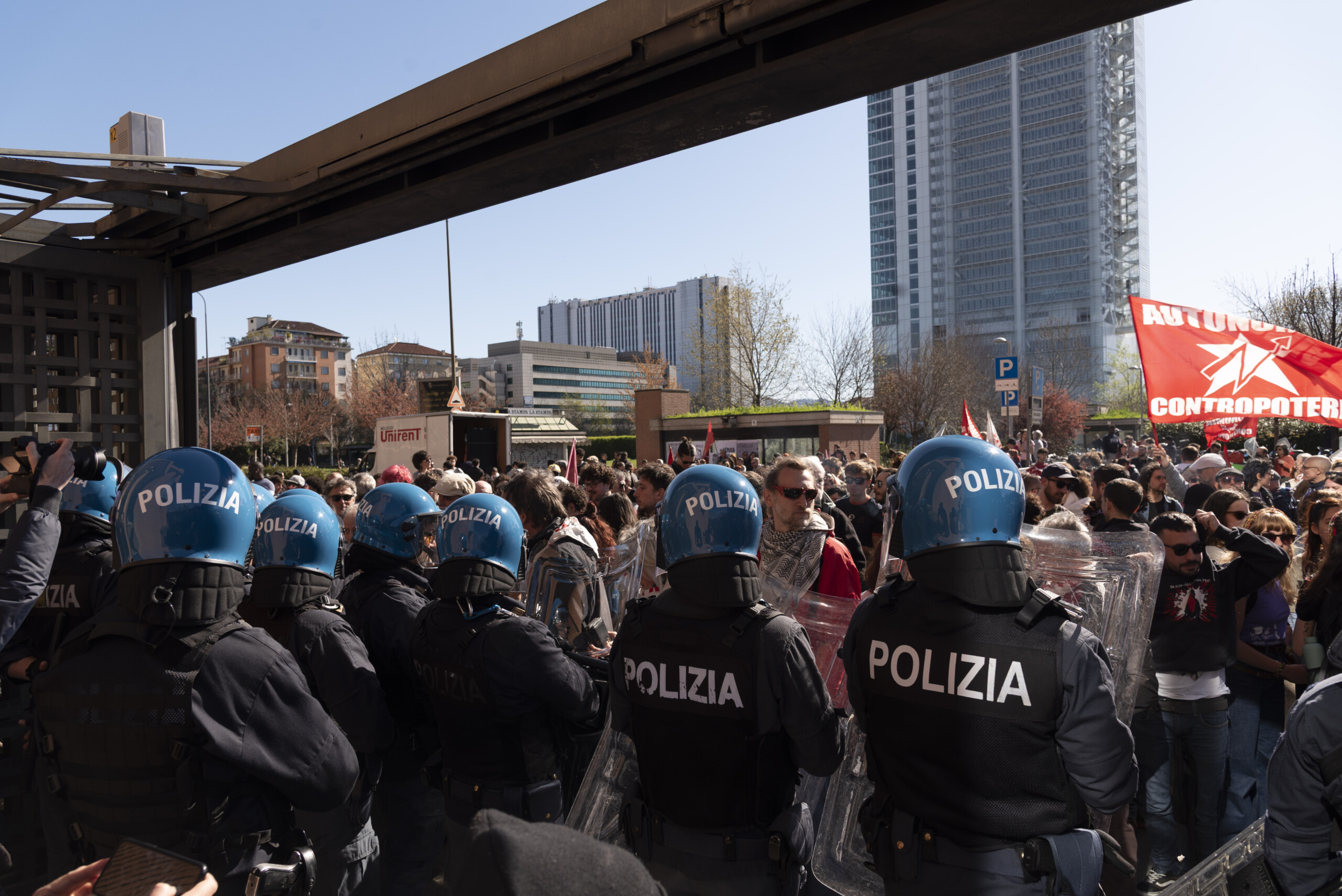 Turin: Clashes at the Rally for Ramy, 8 Measures for Askatasuna Activists