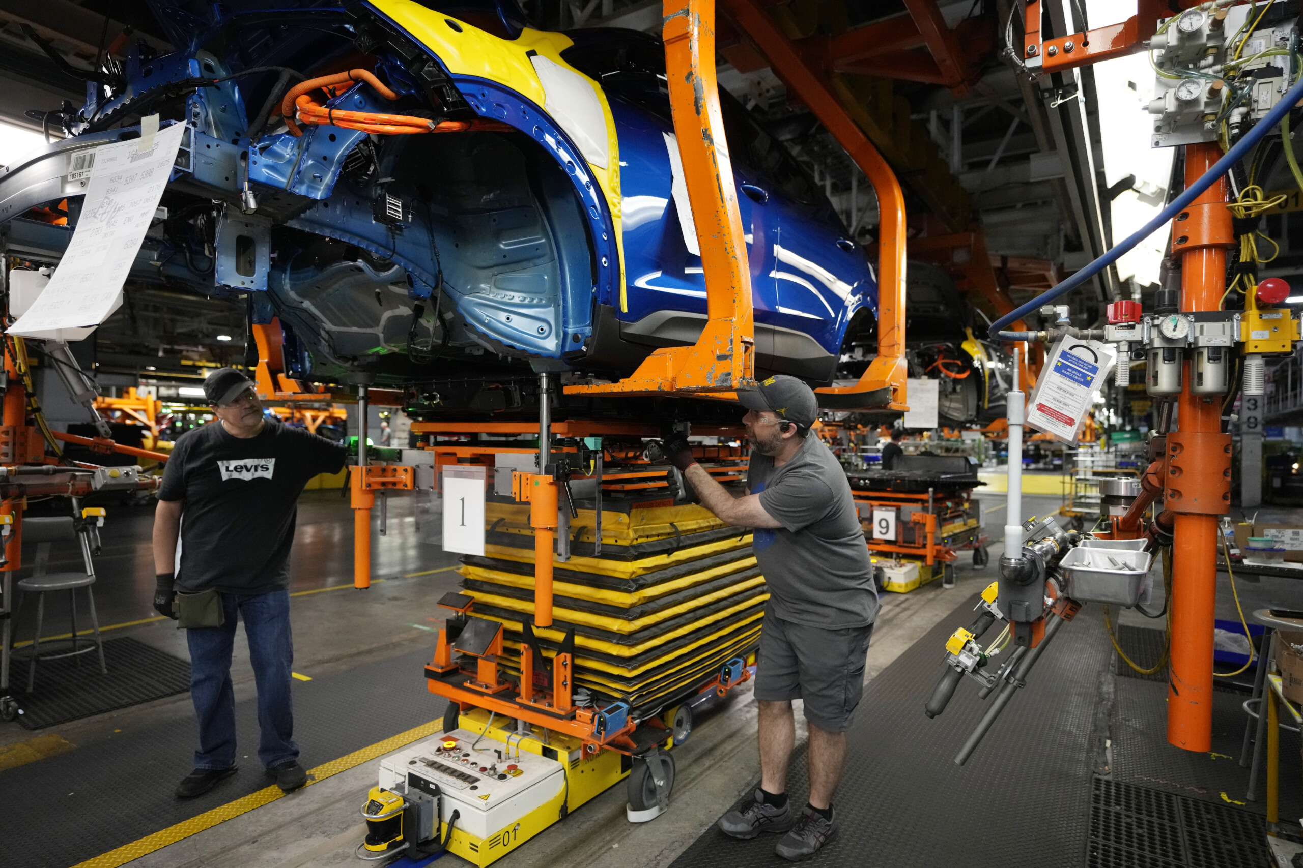 U.S. Tariffs: General Motors expects $5 billion impact, lowers earnings forecast