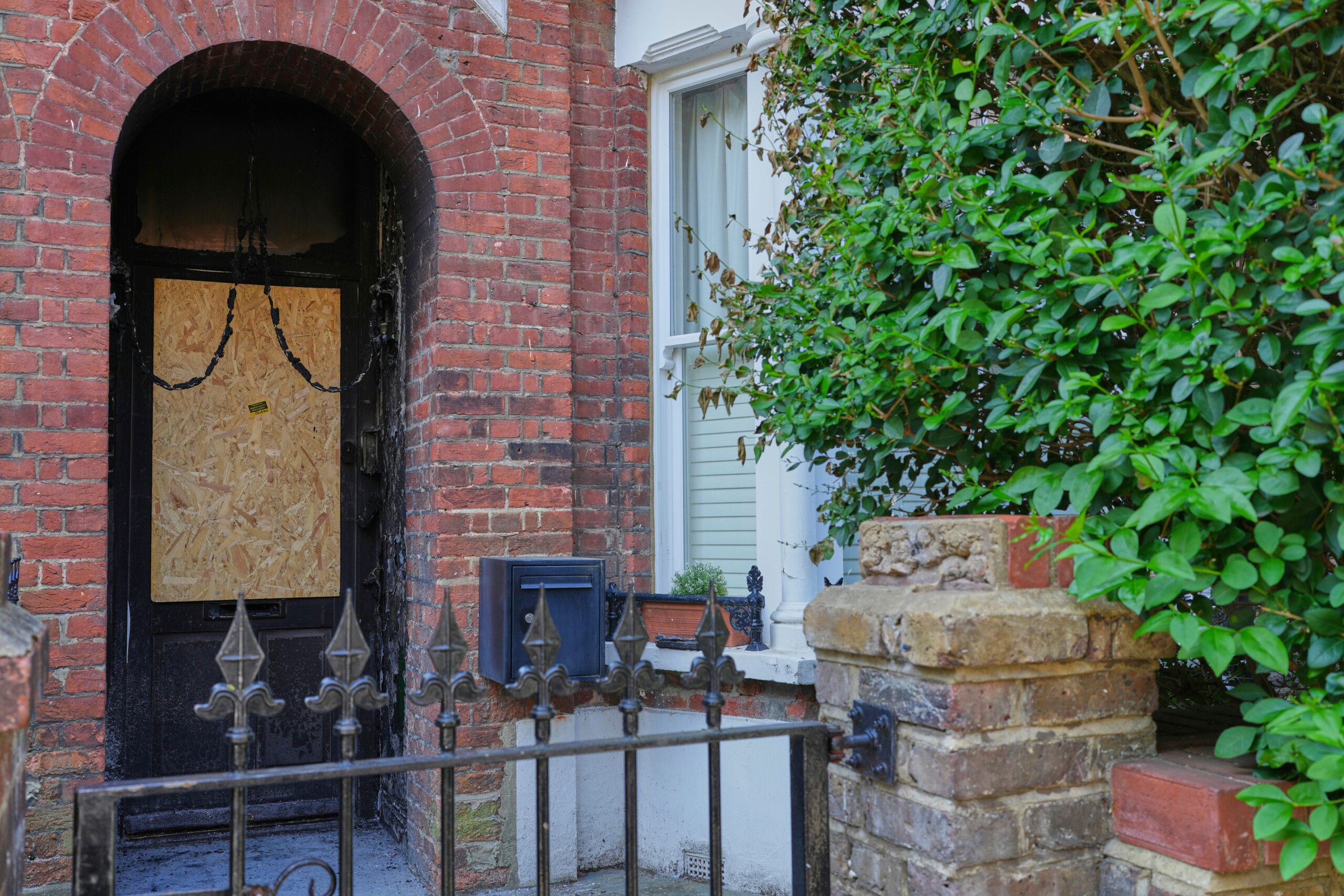 UK: 21-Year-Old Arrested for Arson at Starmer’s Private Residence UK: 21-Year-Old Arrested for Arson at Starmer’s Private Residence