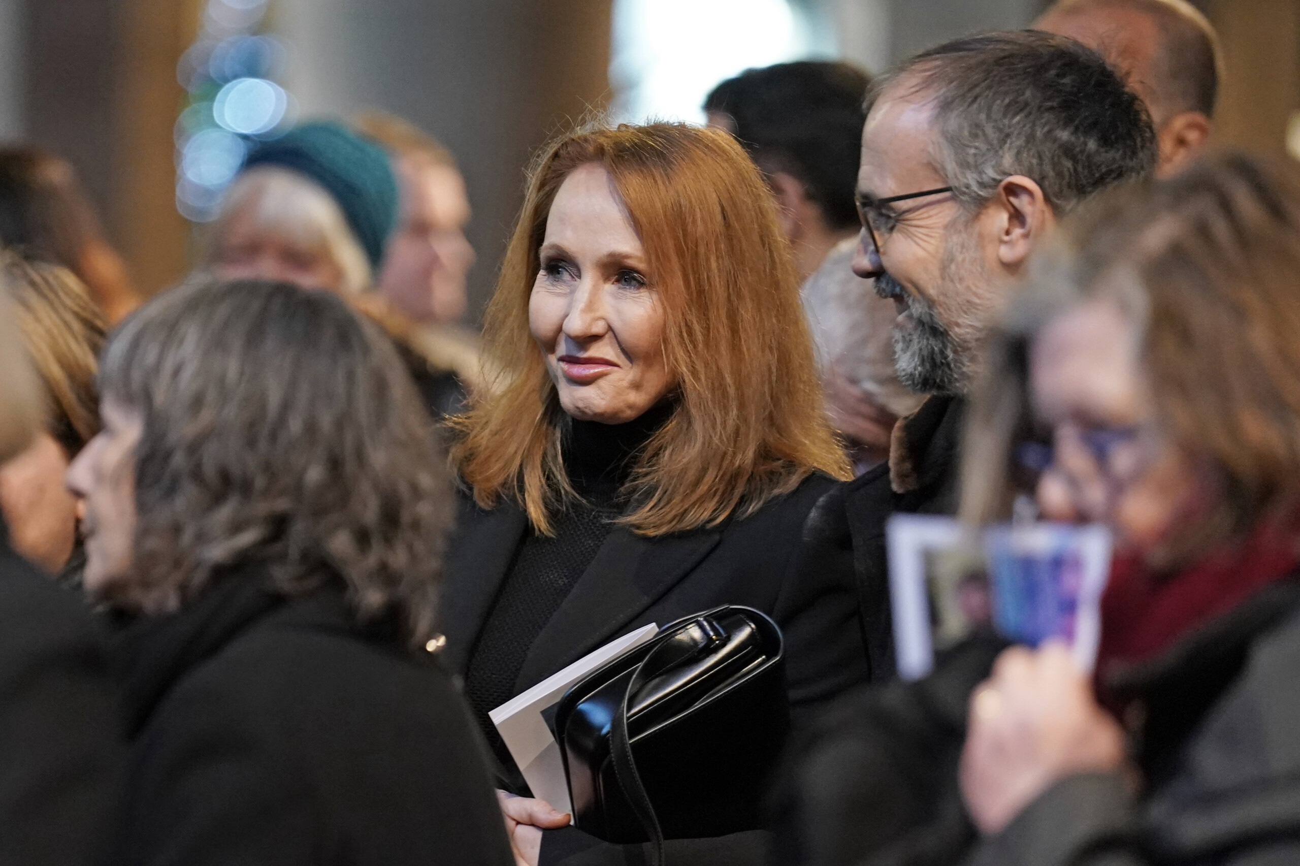 UK, JK Rowling: ‘They protected women's rights with trans woman ruling’