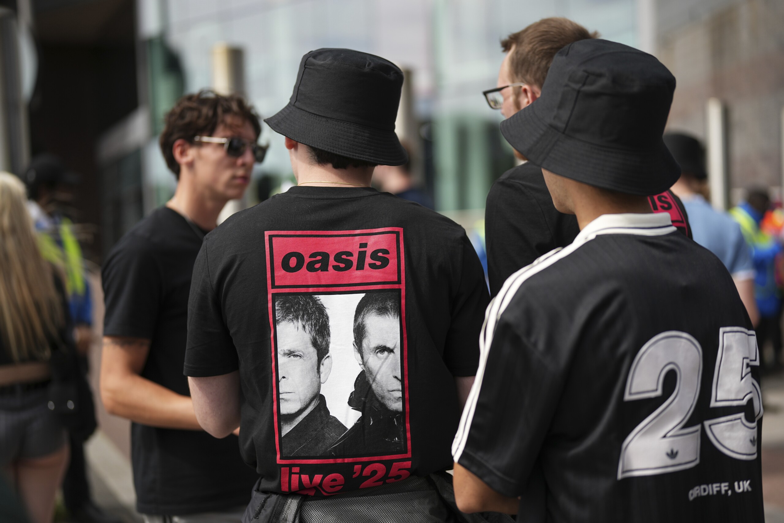 UK, man falls and dies during Oasis concert at Wembley Stadium
