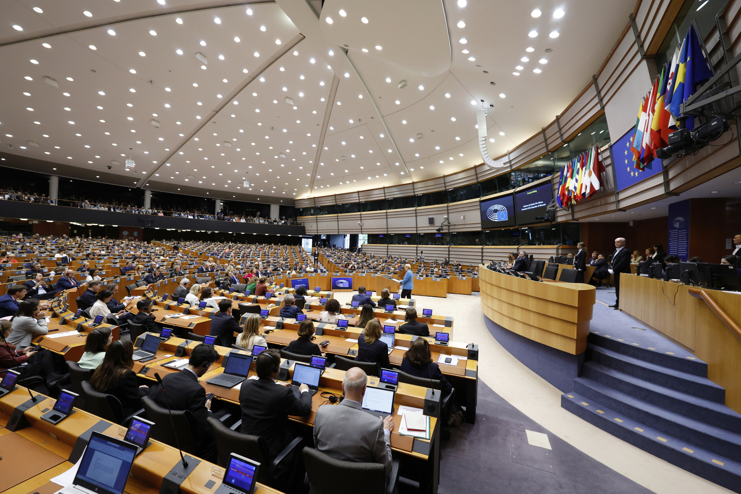 Ukraine, EU: "The pressure on Moscow continues, we are working on new sanctions"