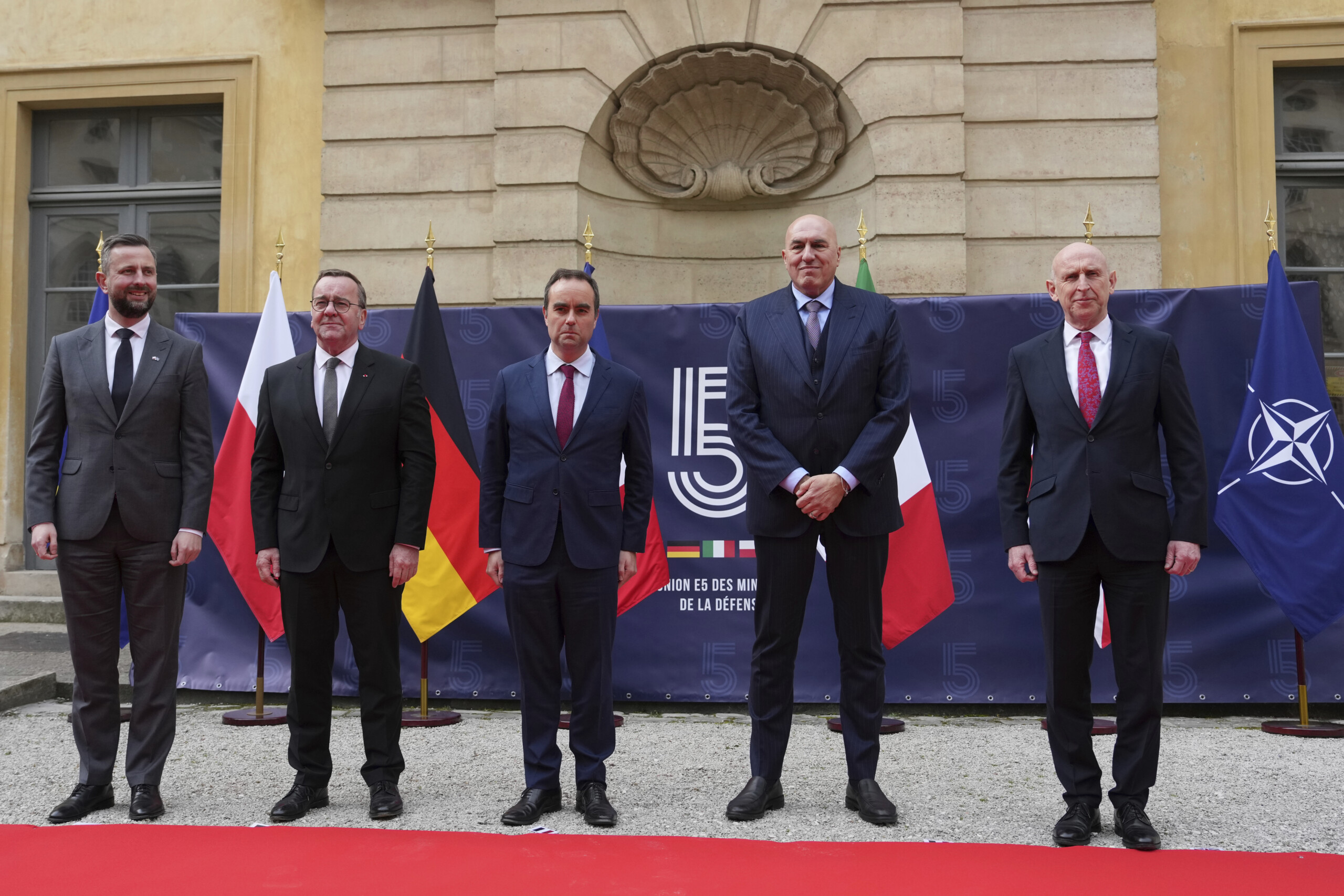 Ukraine: France, 15 countries could guarantee Kiev's safety