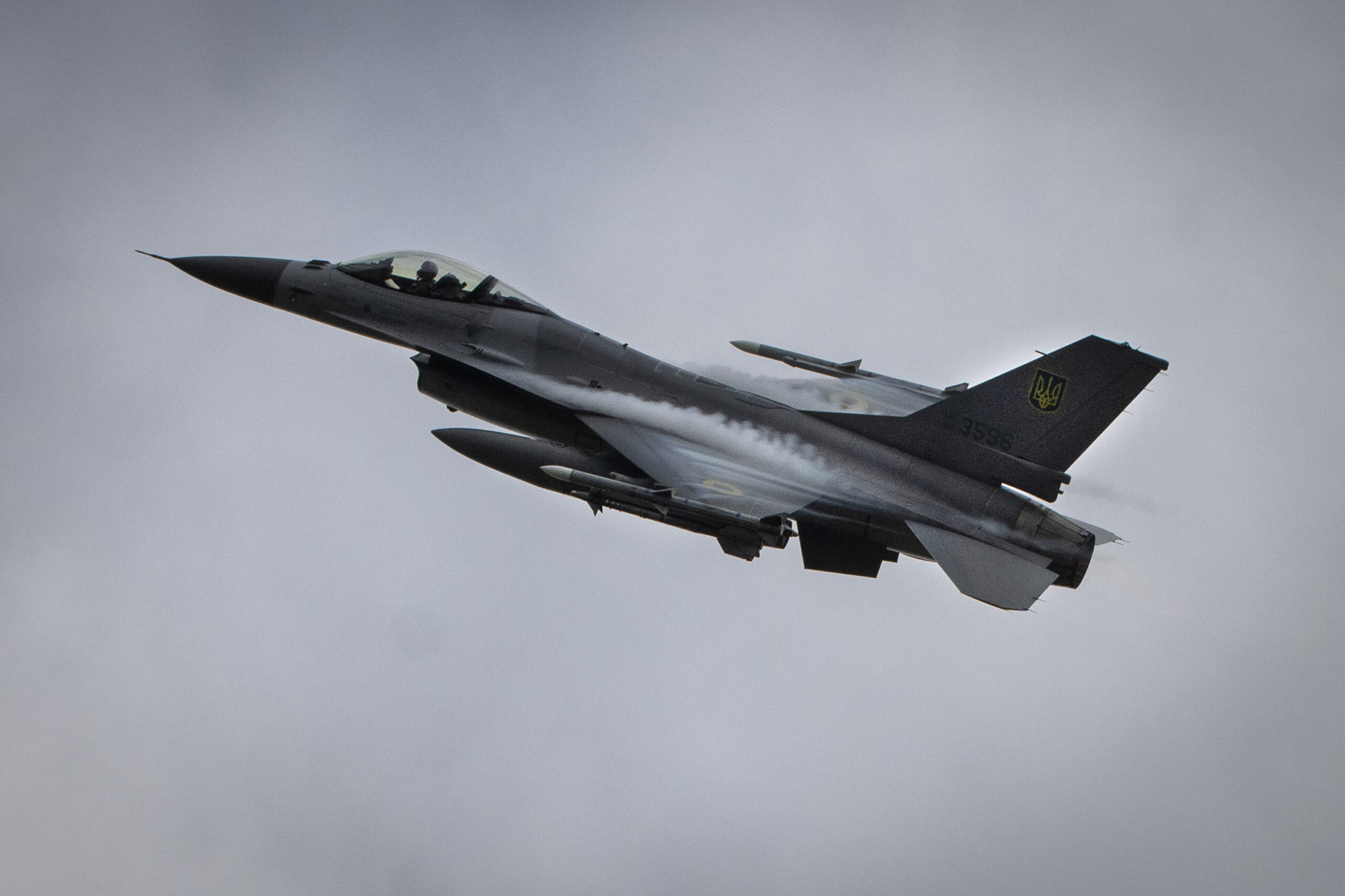 Ukraine: Kiev, F-16 lost in Russian attack, pilot killed