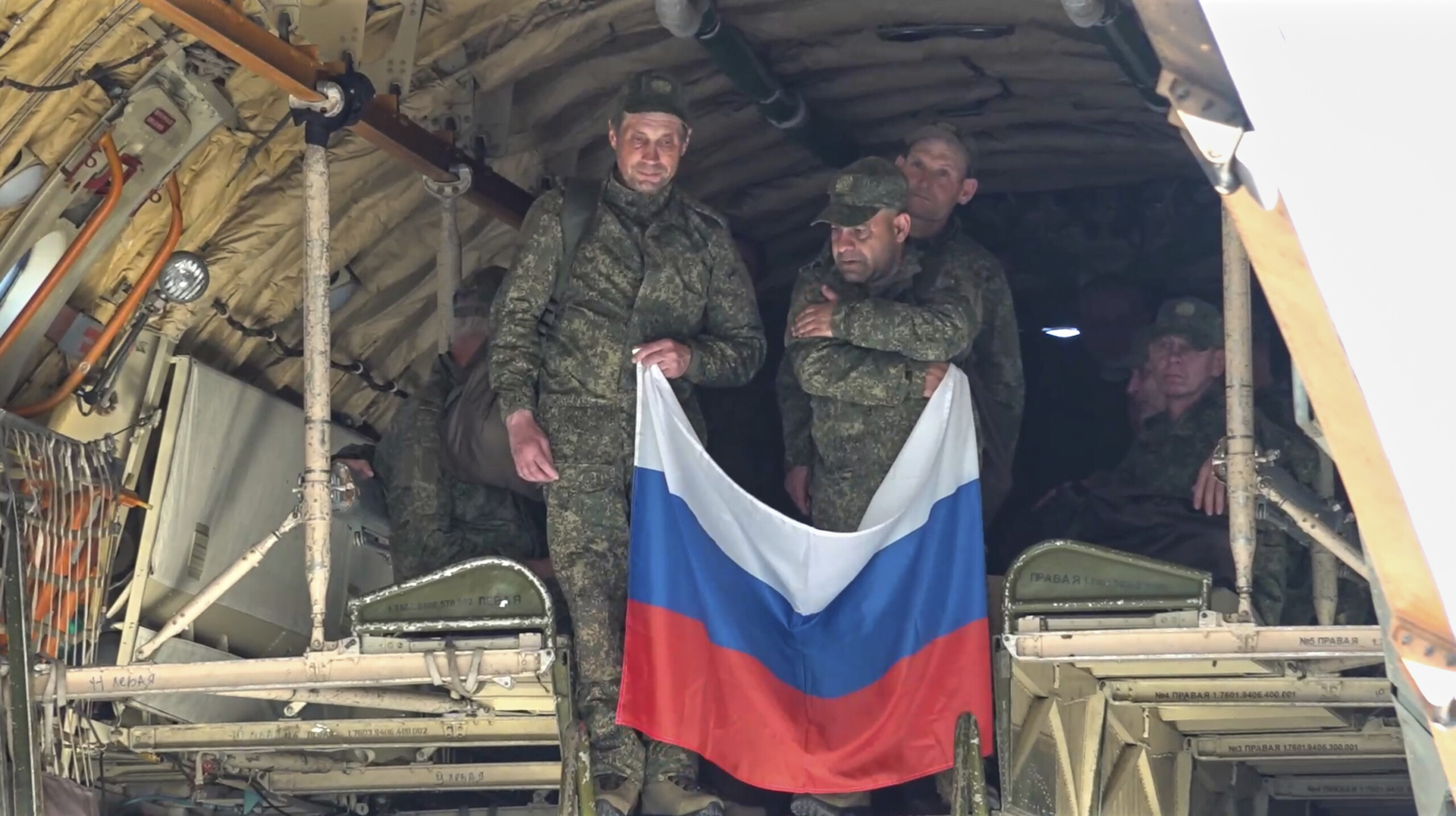 Ukraine, Kyiv: "Russian military airfields Engels and Diaghilev hit"