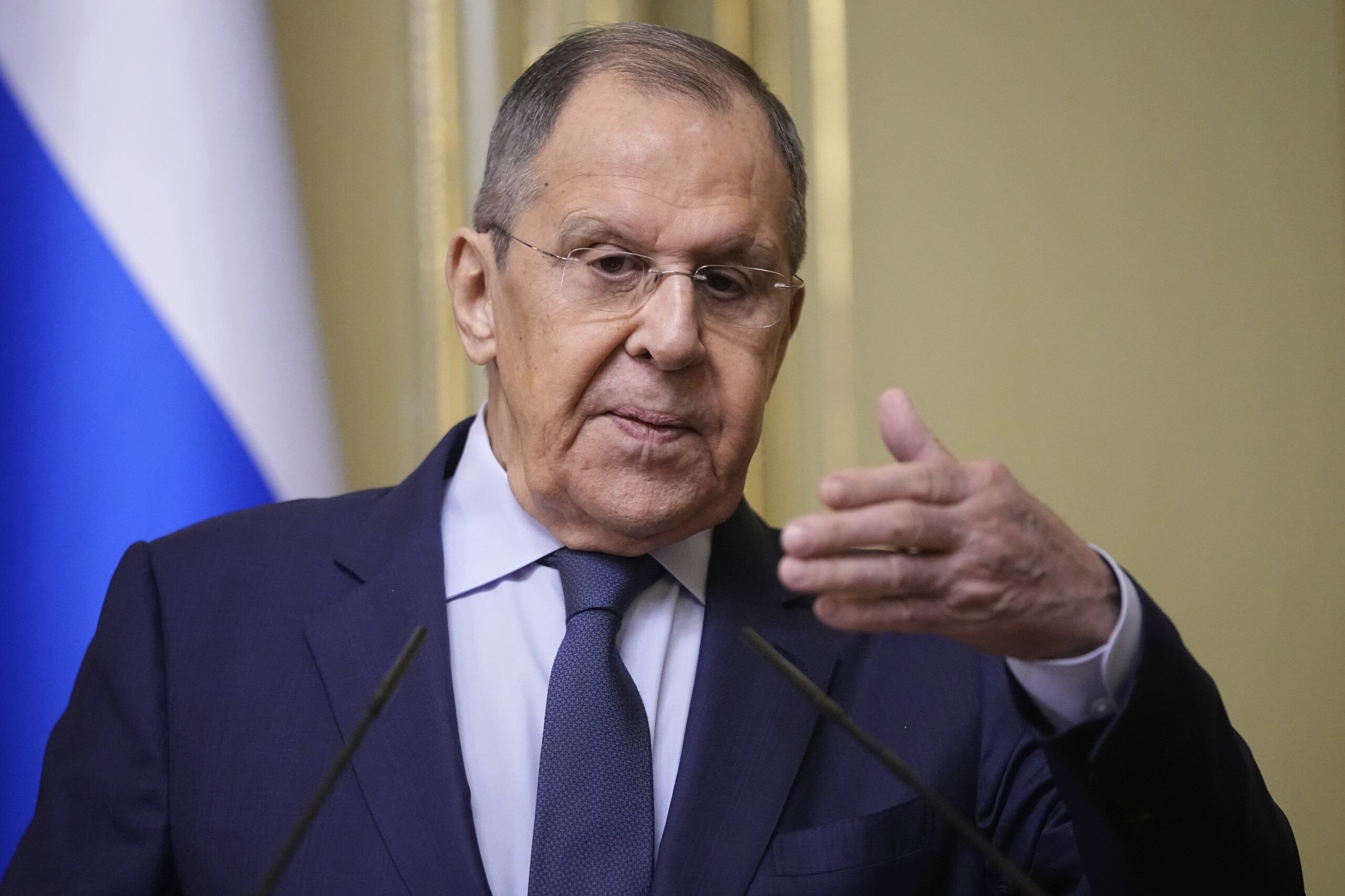 Ukraine: Lavrov compares Macron to Hitler and Napoleon Ukraine: Lavrov compares Macron to Hitler and Napoleon