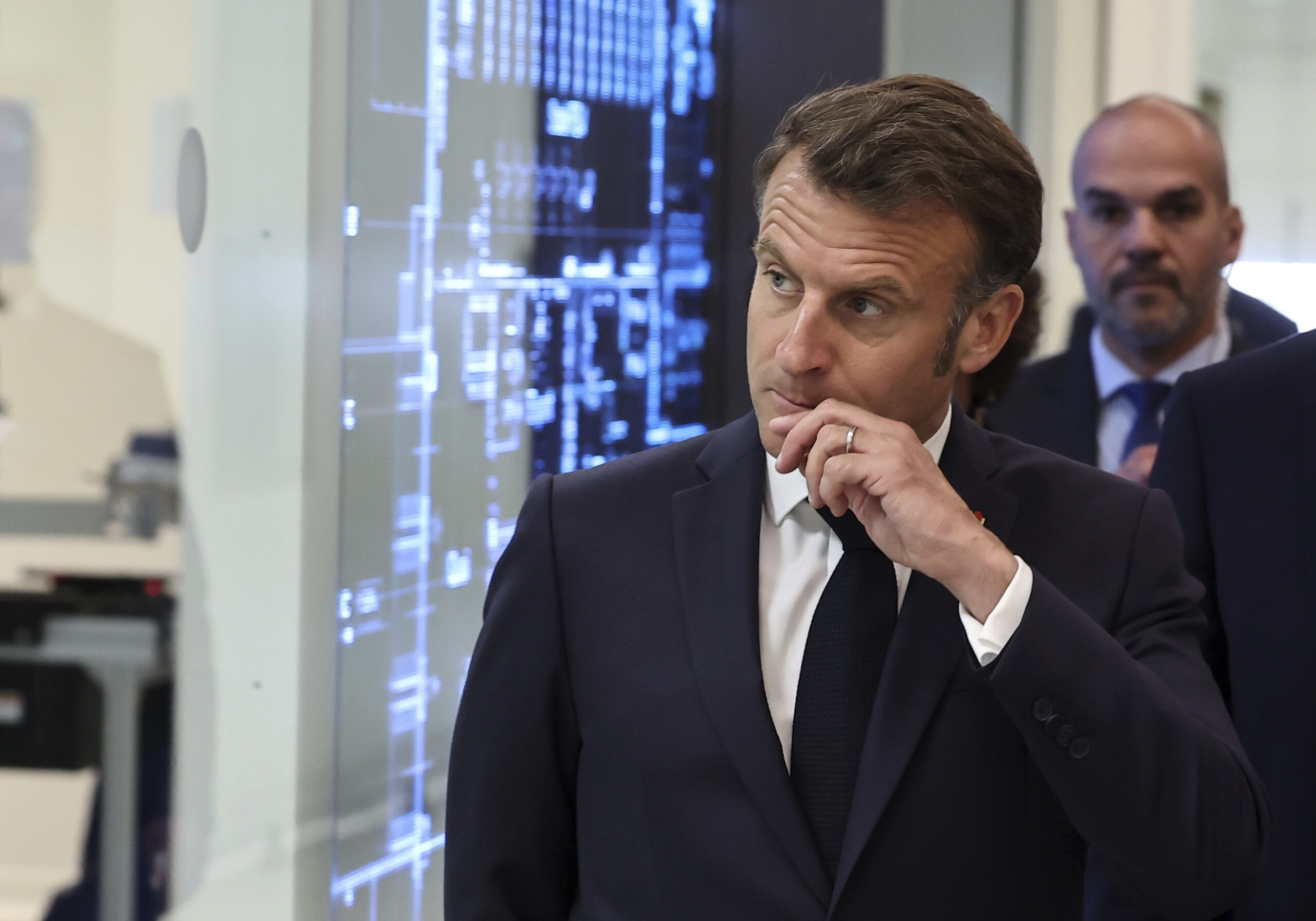 Ukraine, Macron: "Sanctions on Russia in the coming days if Moscow does not accept a truce"
