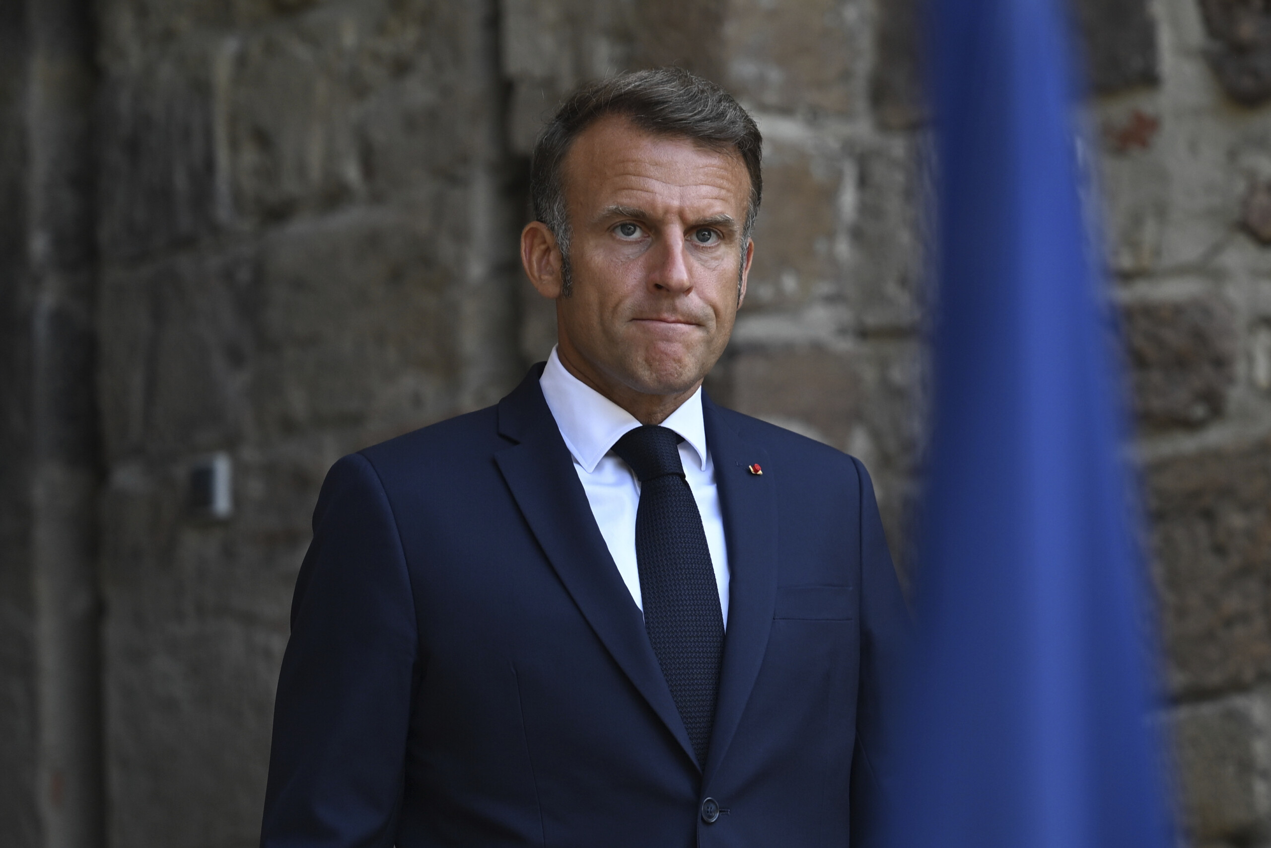 Ukraine: Macron's plane en route to Washington