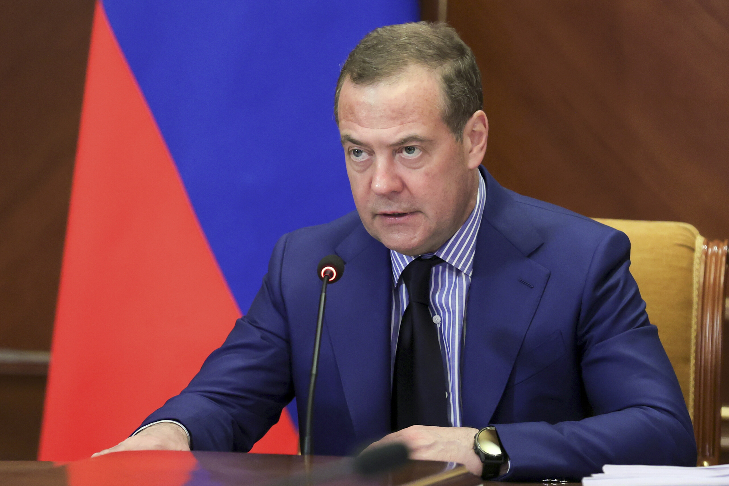 Ukraine, Medvedev: ‘Macron-Starmer peace plans unworkable’