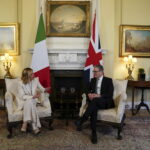 Ukraine, Meloni to Starmer: ‘West does not split, Italy and Gb bridge role’