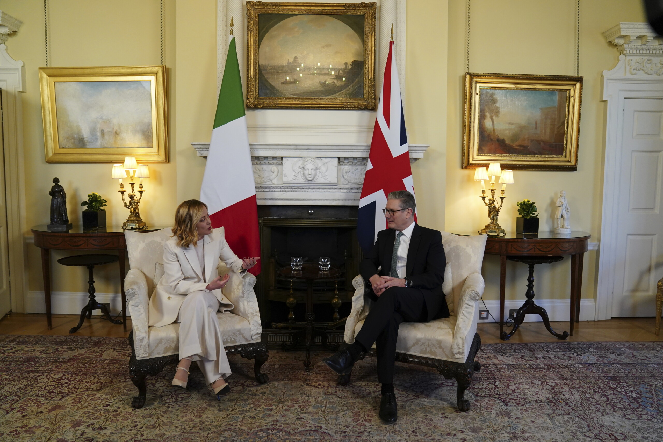 Ukraine, Meloni to Starmer: ‘West does not split, Italy and Gb bridge role’ Ukraine, Meloni to Starmer: ‘West does not split, Italy and Gb bridge role’