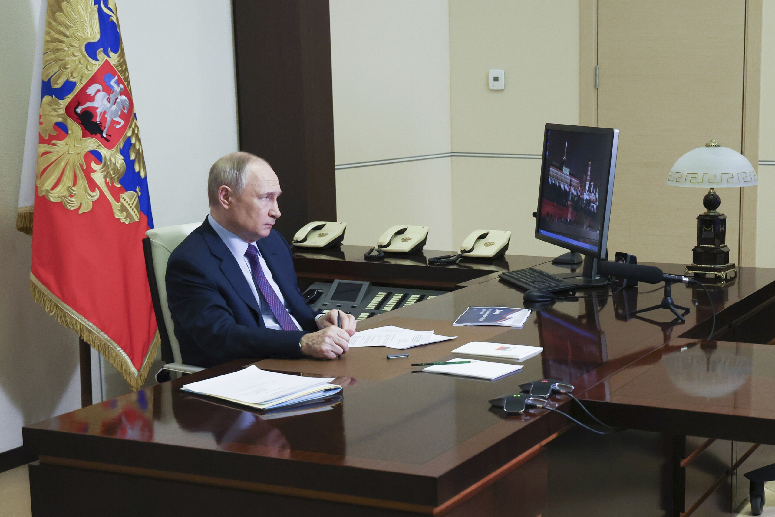 Ukraine, Putin: "Easter ceasefire will show how much Kiev wants peace" Ukraine, Putin: "Easter ceasefire will show how much Kiev wants peace"