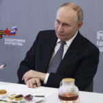 Ukraine: Putin visits troops in Kursk region