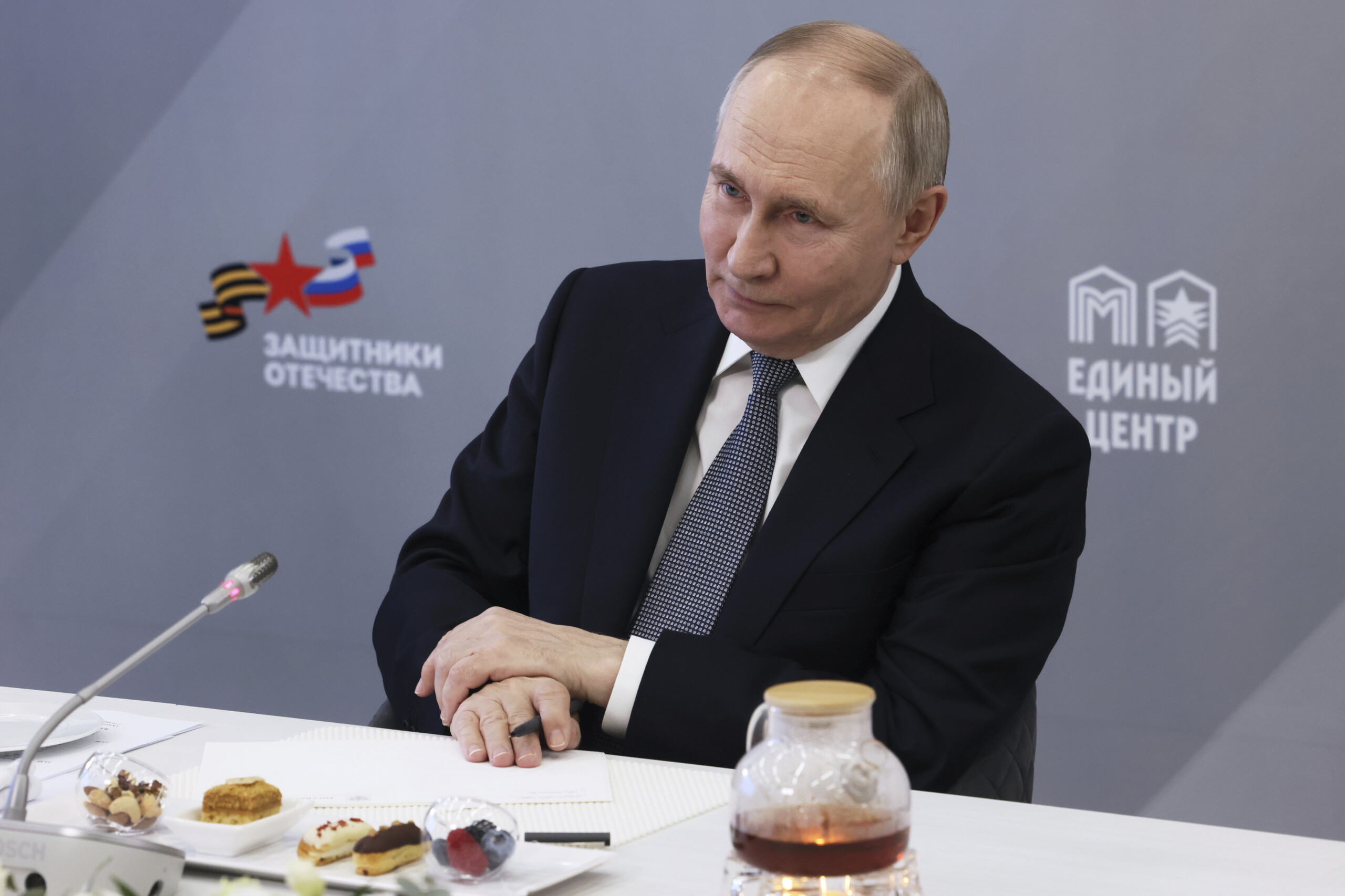 Ukraine: Putin visits troops in Kursk region Ukraine: Putin visits troops in Kursk region