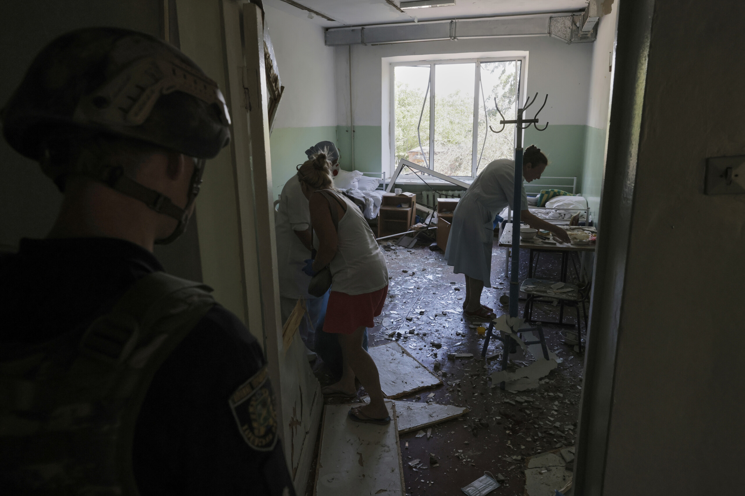 Ukraine, Russian raid hits a clinic in Kharkiv: there are dead and wounded