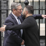 Ukraine: Starmer welcomes Zelensky with a hug at Downing Street