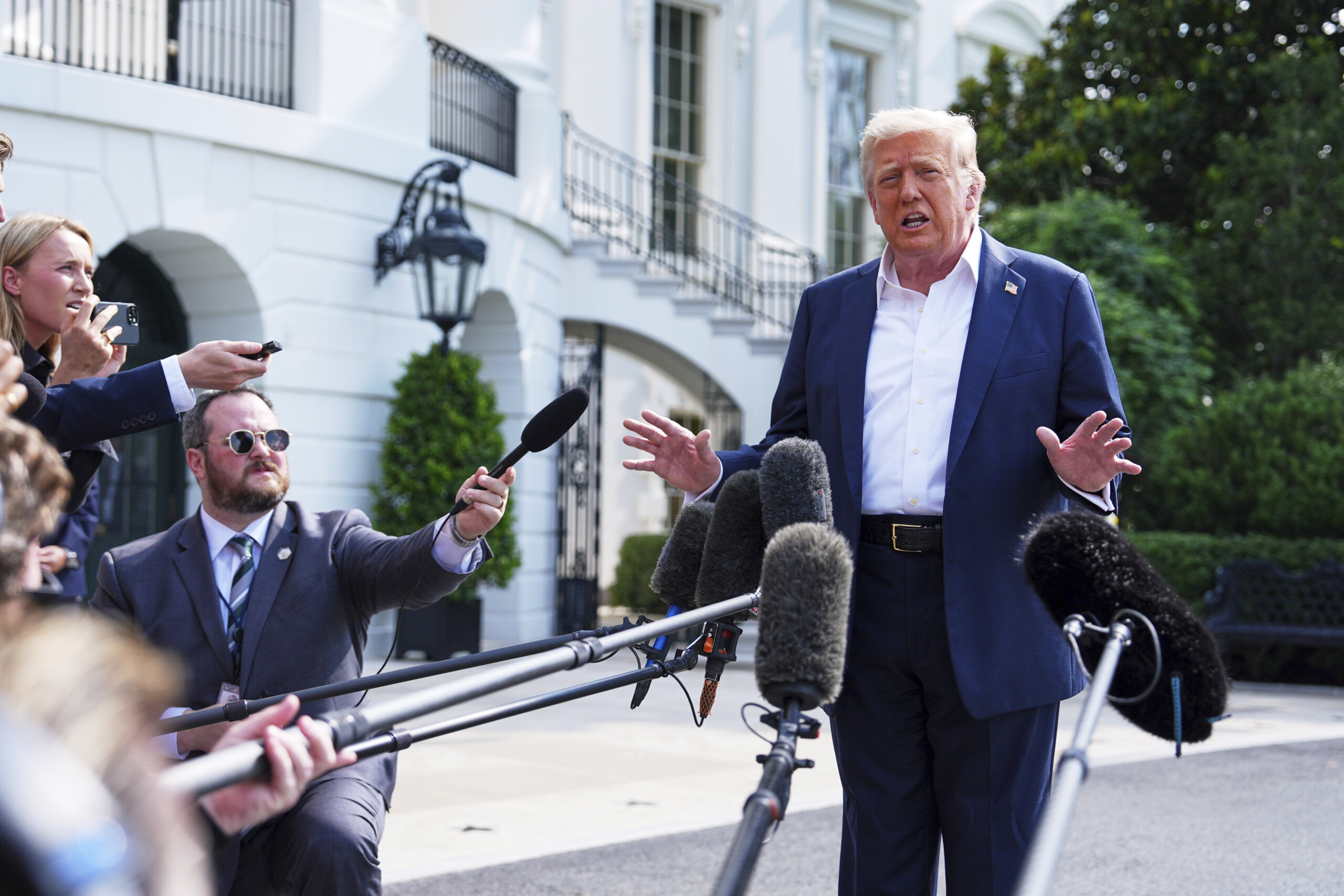 Ukraine, Trump: ‘Russian attack on hospital? You'll see what happens.’