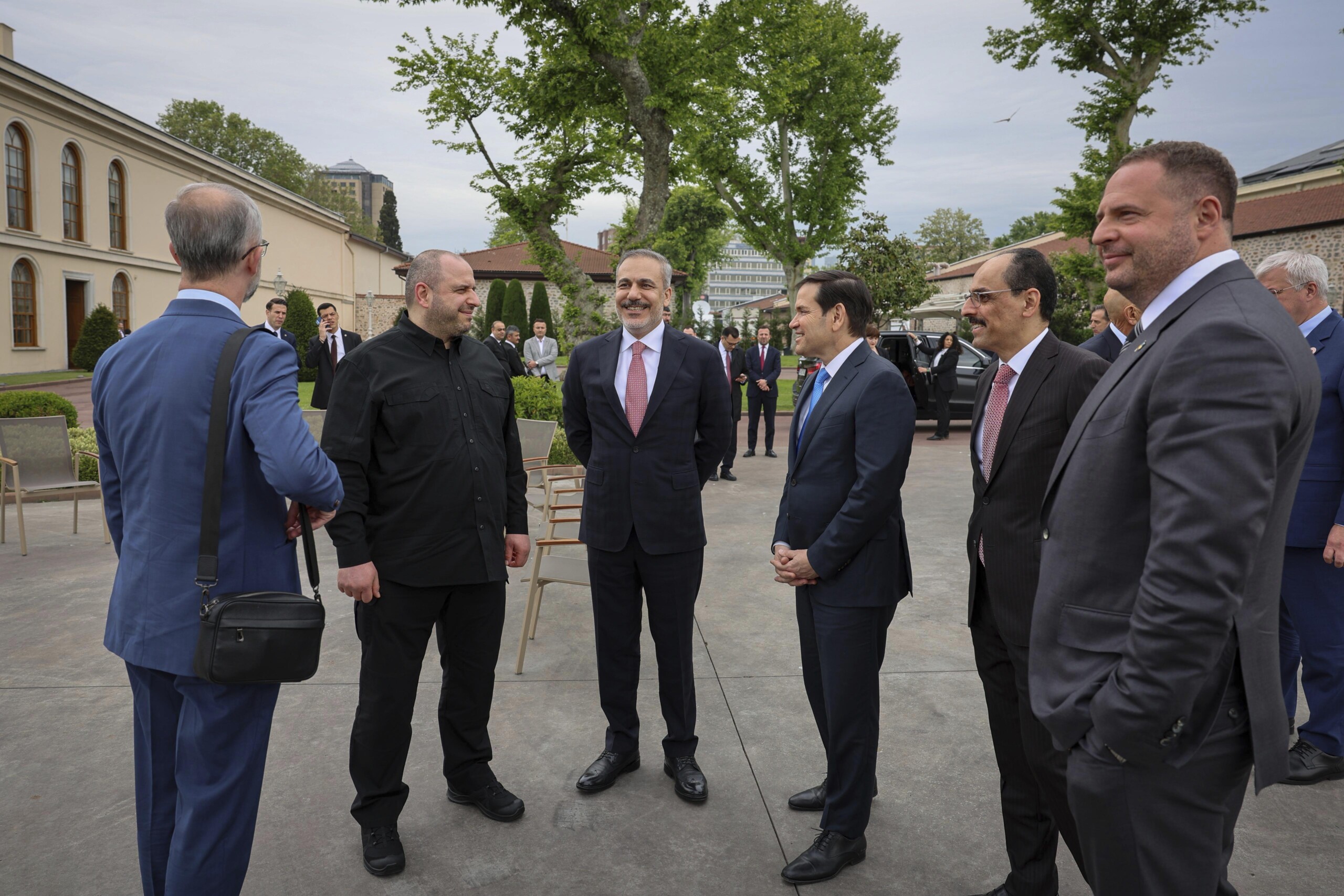 Ukraine: Yermak heads to US after Istanbul talks with Russia Ukraine: Yermak heads to US after Istanbul talks with Russia