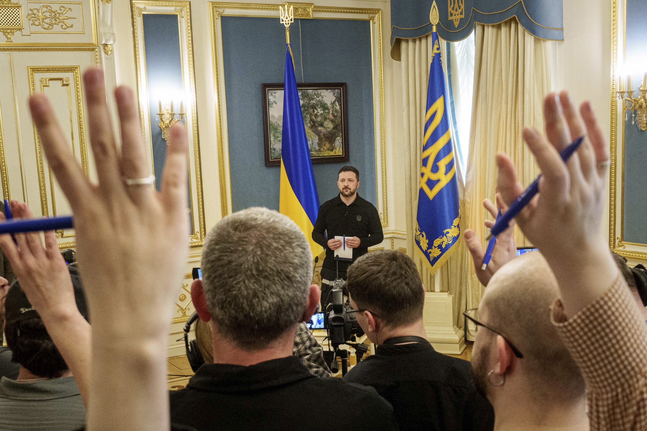 Ukraine, Zelensky: "Ready for Direct Talks After Ceasefire"