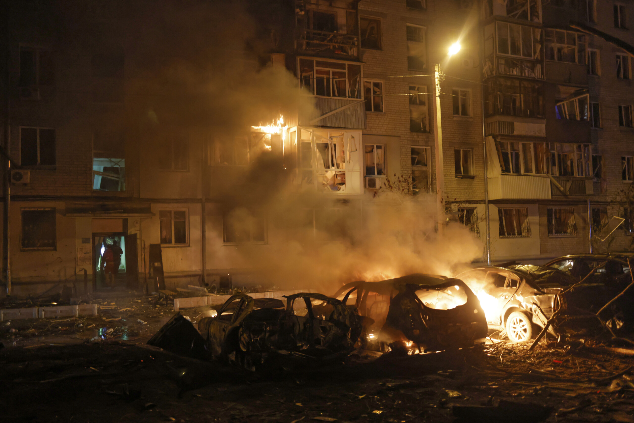 Ukraine, Zelensky: "Russian attacks continue after truce announcement"