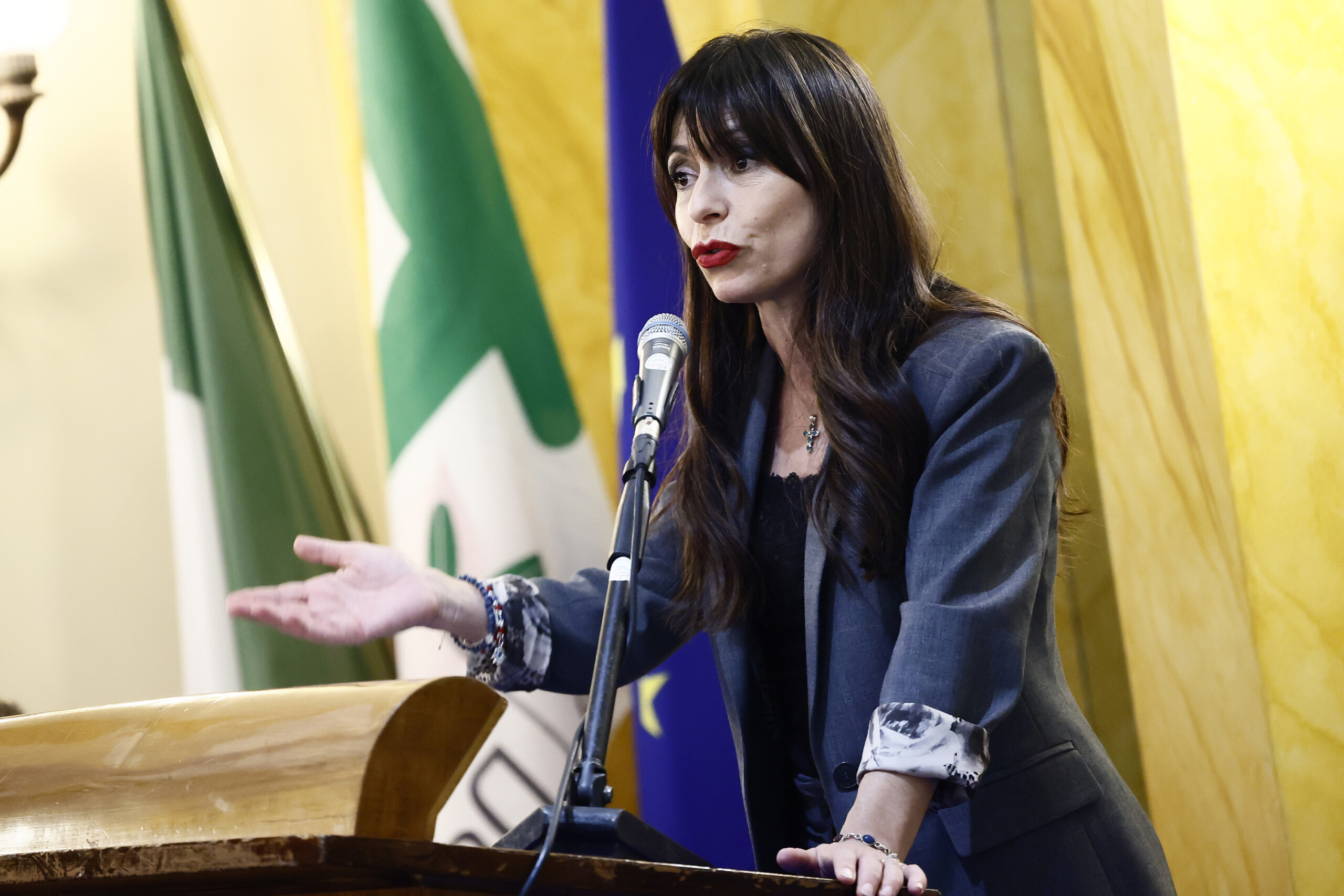 Umbria, Proietti: “Sexist insults on the web, I'll report it for all women”