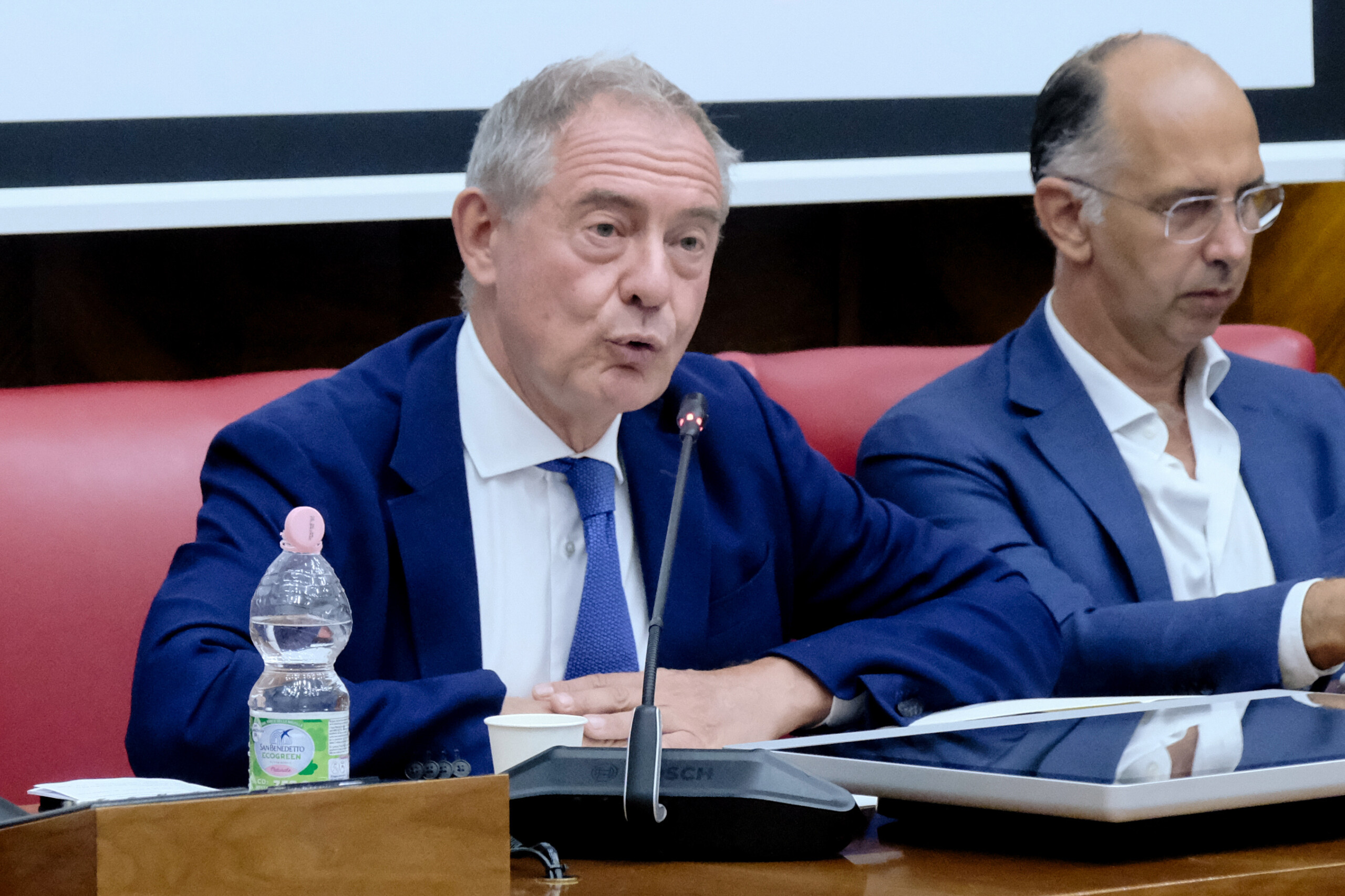 Urso: ‘I accompanied my wife to Fiumicino, then I went to the ministry’ Urso: ‘I accompanied my wife to Fiumicino, then I went to the ministry’