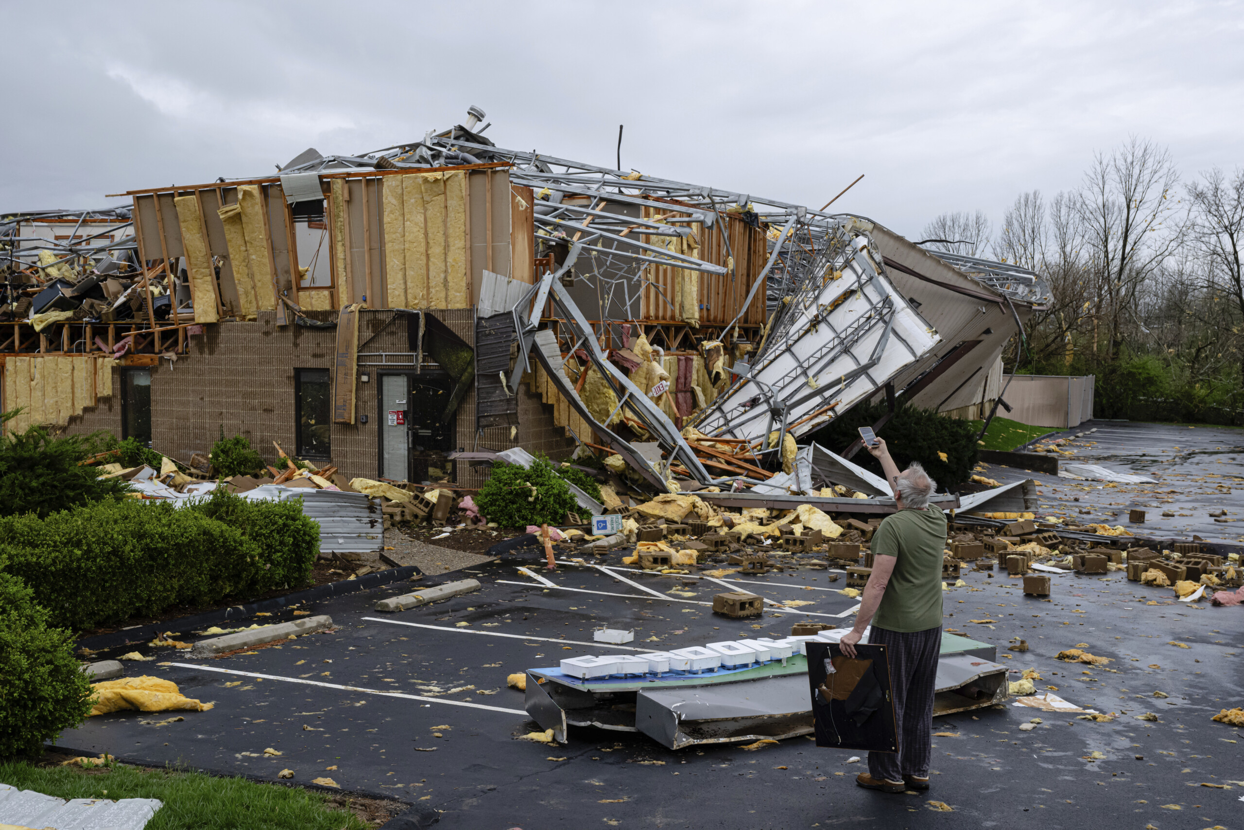 USA, 21 dead from storms in Kentucky and Missouri USA, 21 dead from storms in Kentucky and Missouri