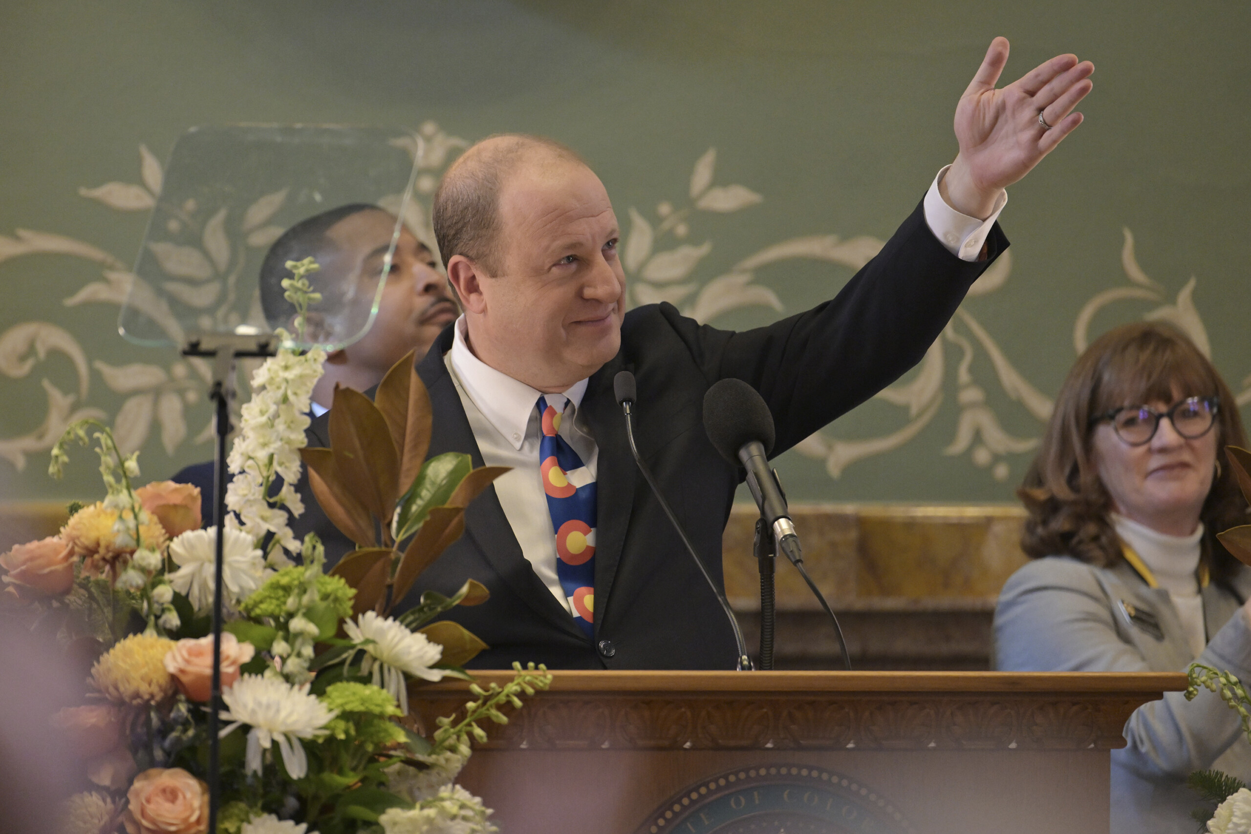 USA, Colorado governor signs law limiting semiautomatic weapons