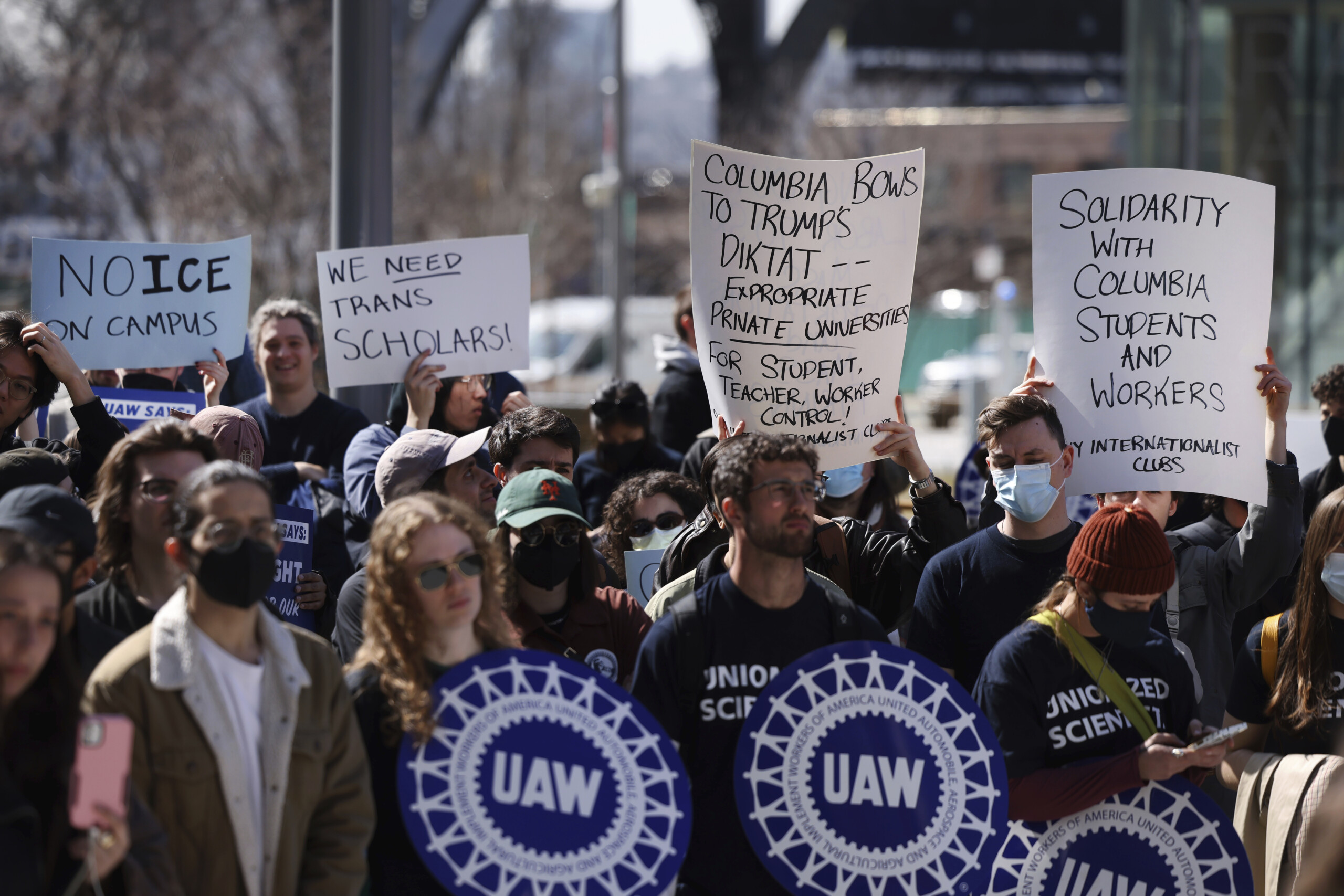 USA: Columbia University president resigns