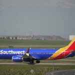 USA: near collision between airliner and jet, two injured