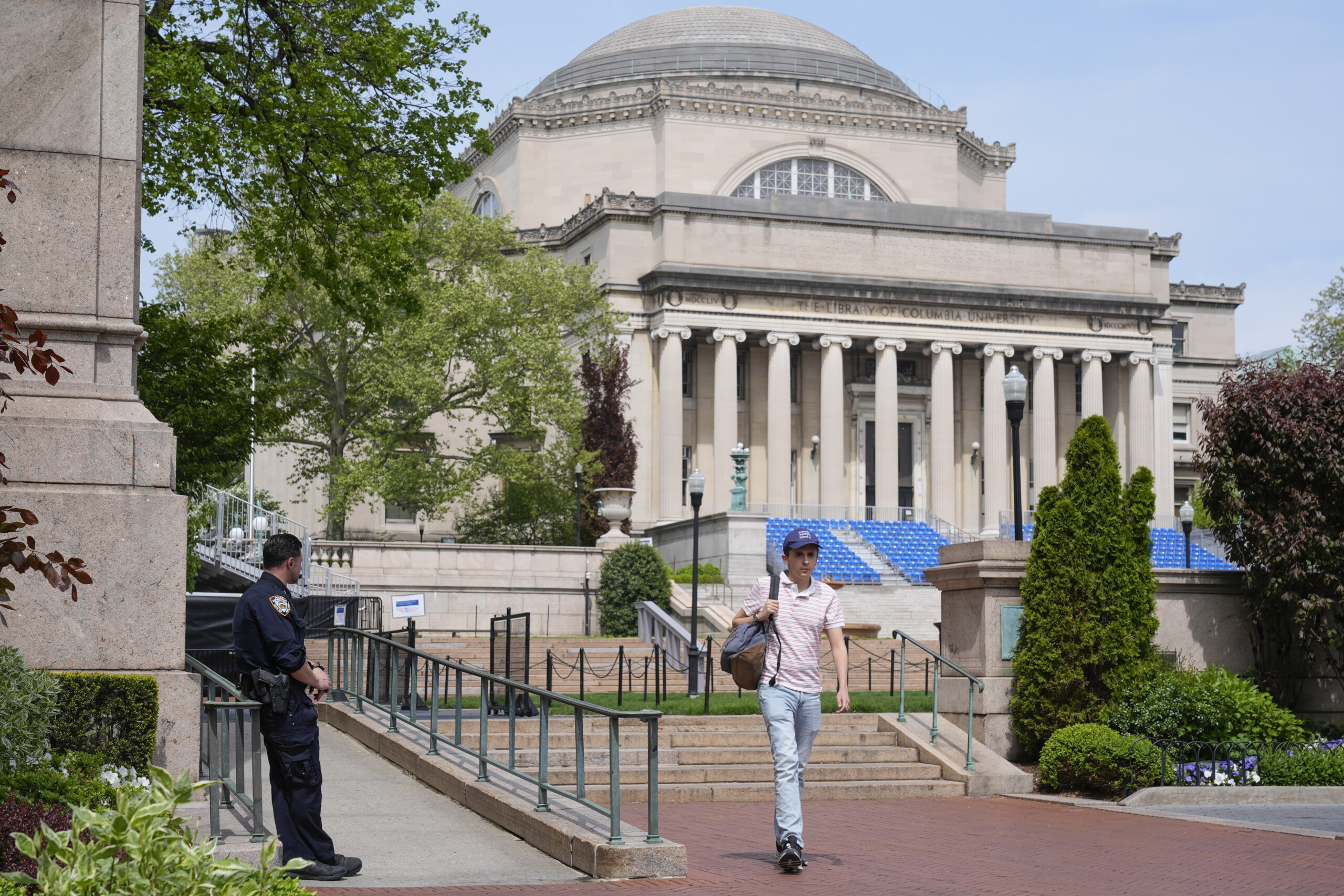 USA: Pro-Palestinian protesters occupy Columbia University, clashes with security USA: Pro-Palestinian protesters occupy Columbia University, clashes with security