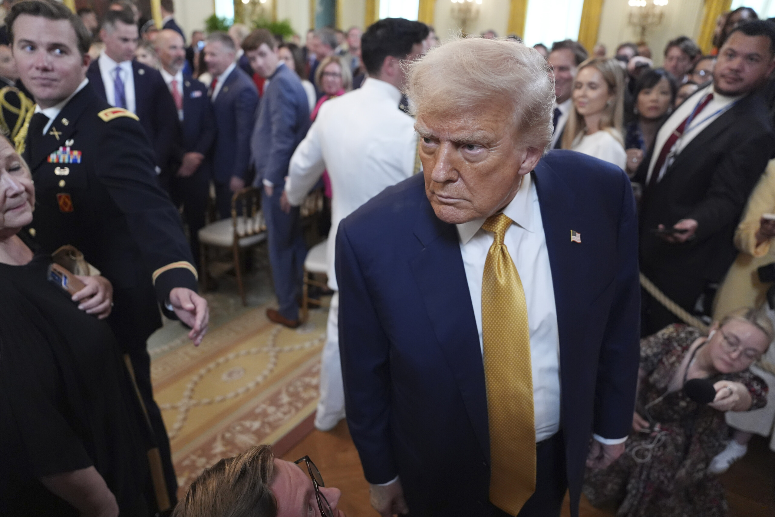 USA: Trump announces lawsuit against WSJ over article on letter to Epstein