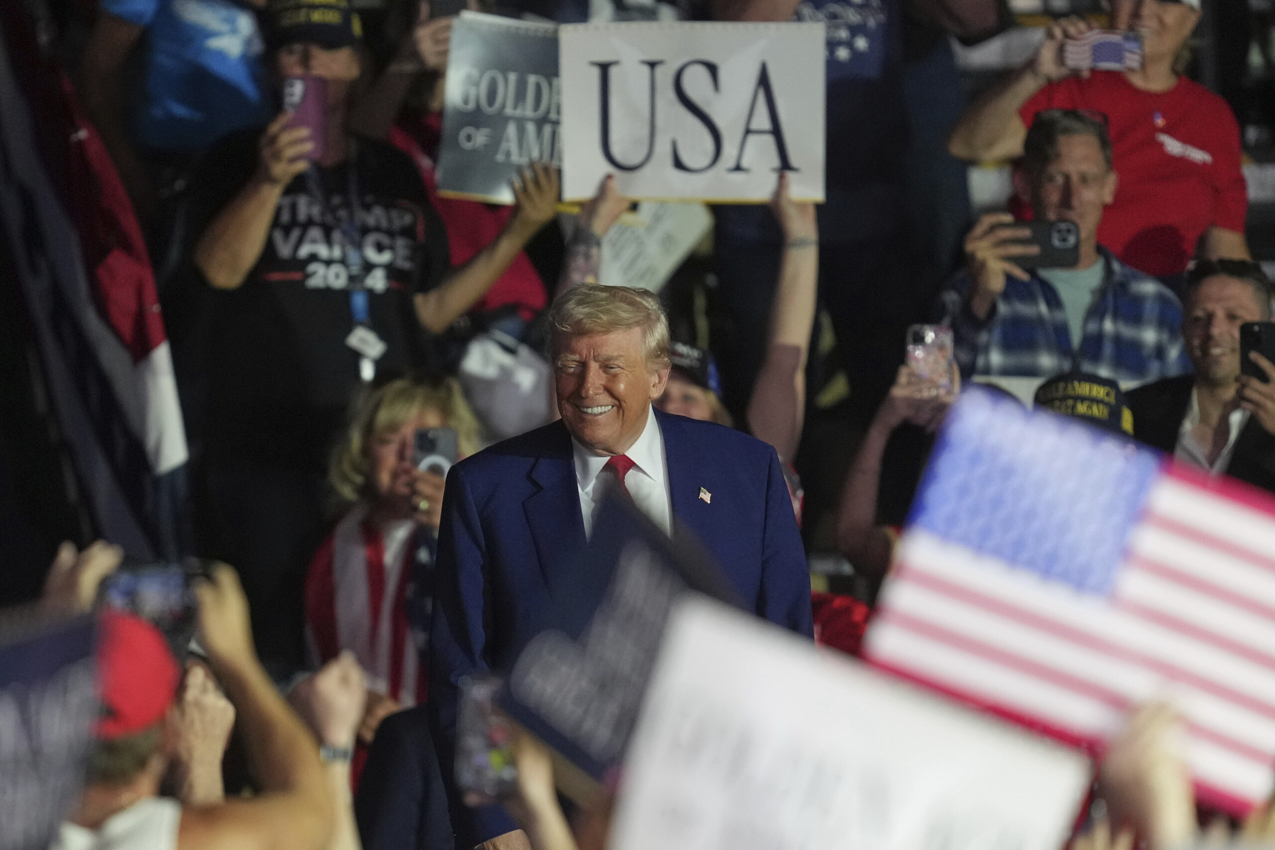 USA: Trump considering new 100% tariffs, including on foreign films