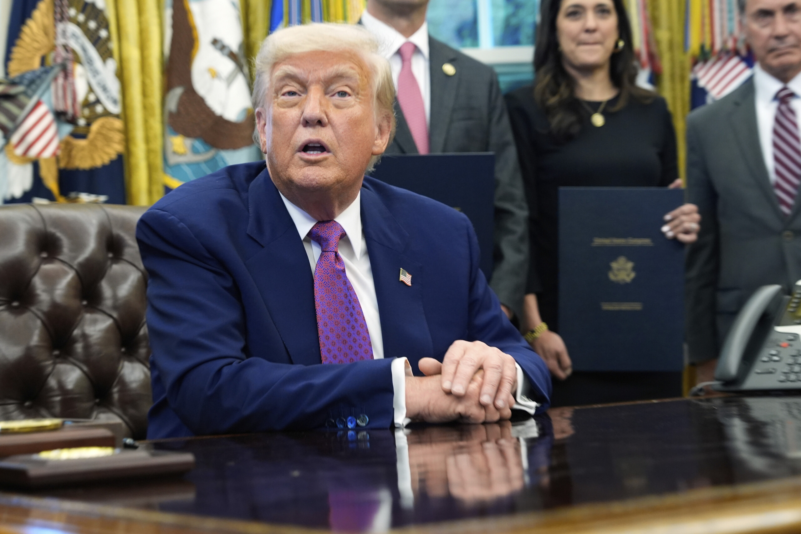 USA, Trump: "I would like to raise taxes on the rich"