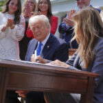 USA, Trump signs with Melania the law against revenge porn