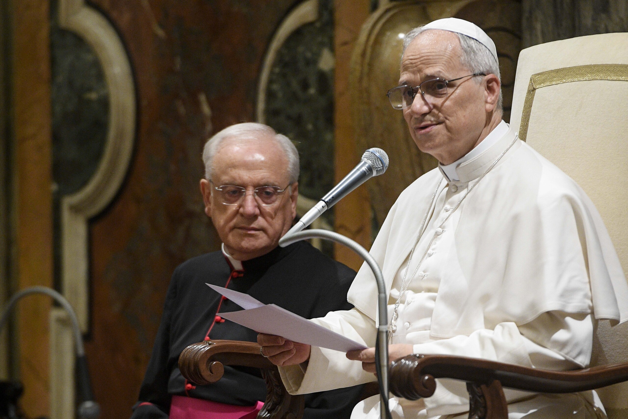Vatican: Pope receives two electric vehicles for travel
