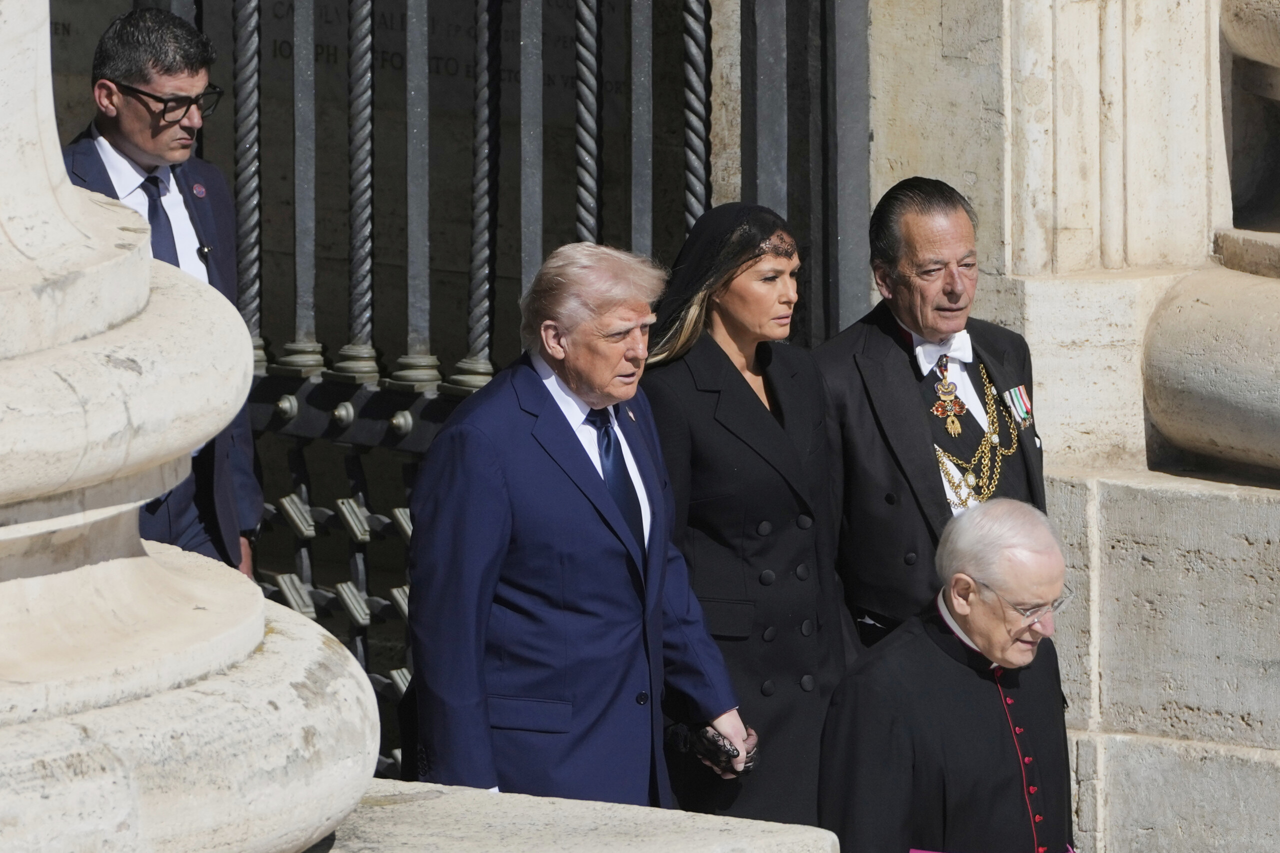 White House: "Productive Discussion Between Zelensky and Trump Before Pope Francis' Funeral"