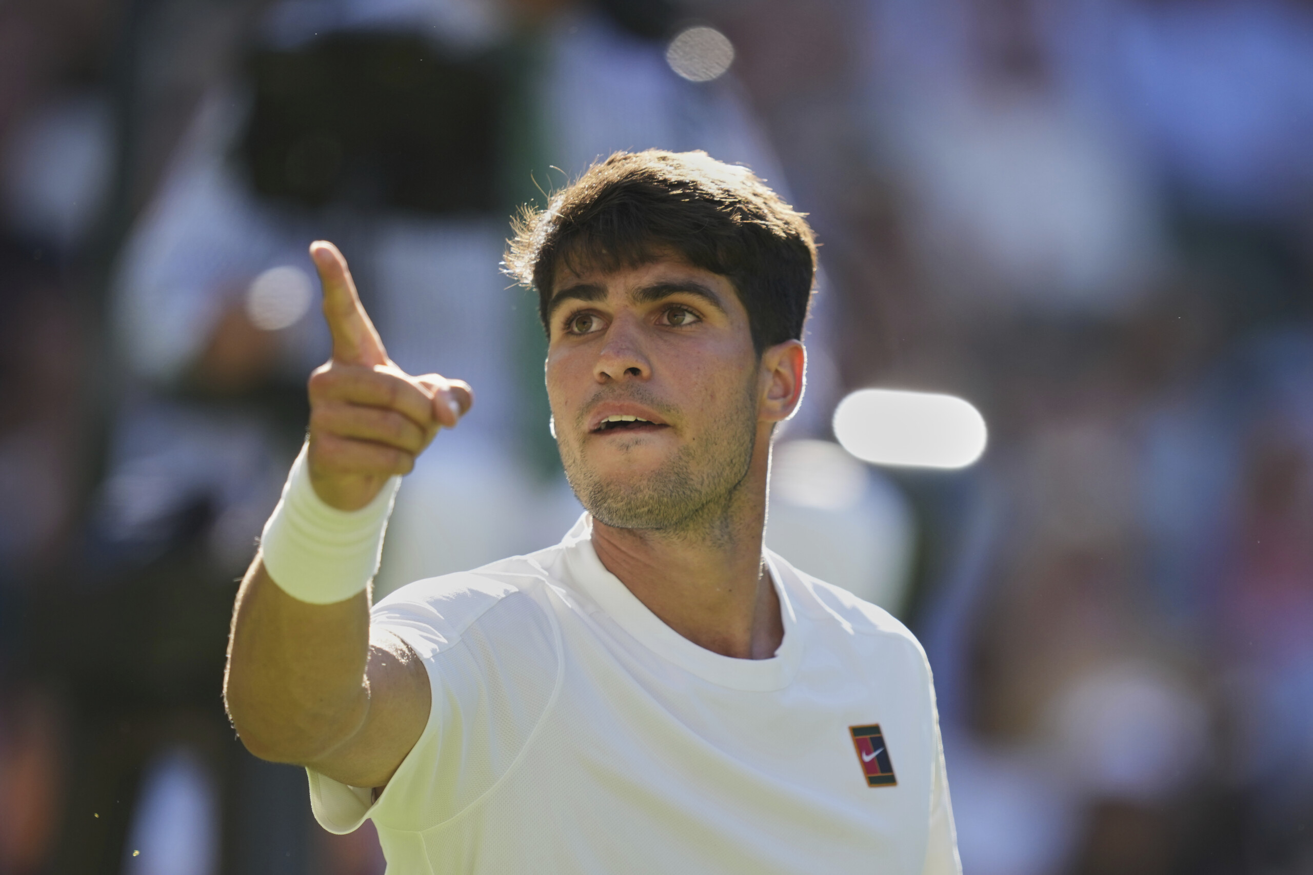 Wimbledon: Alcaraz advances to the third round