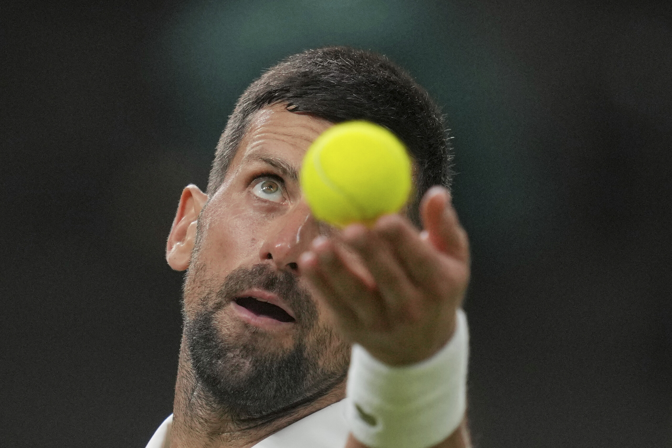 Wimbledon: Djokovic beats Muller and advances to the second round Wimbledon: Djokovic beats Muller and advances to the second round