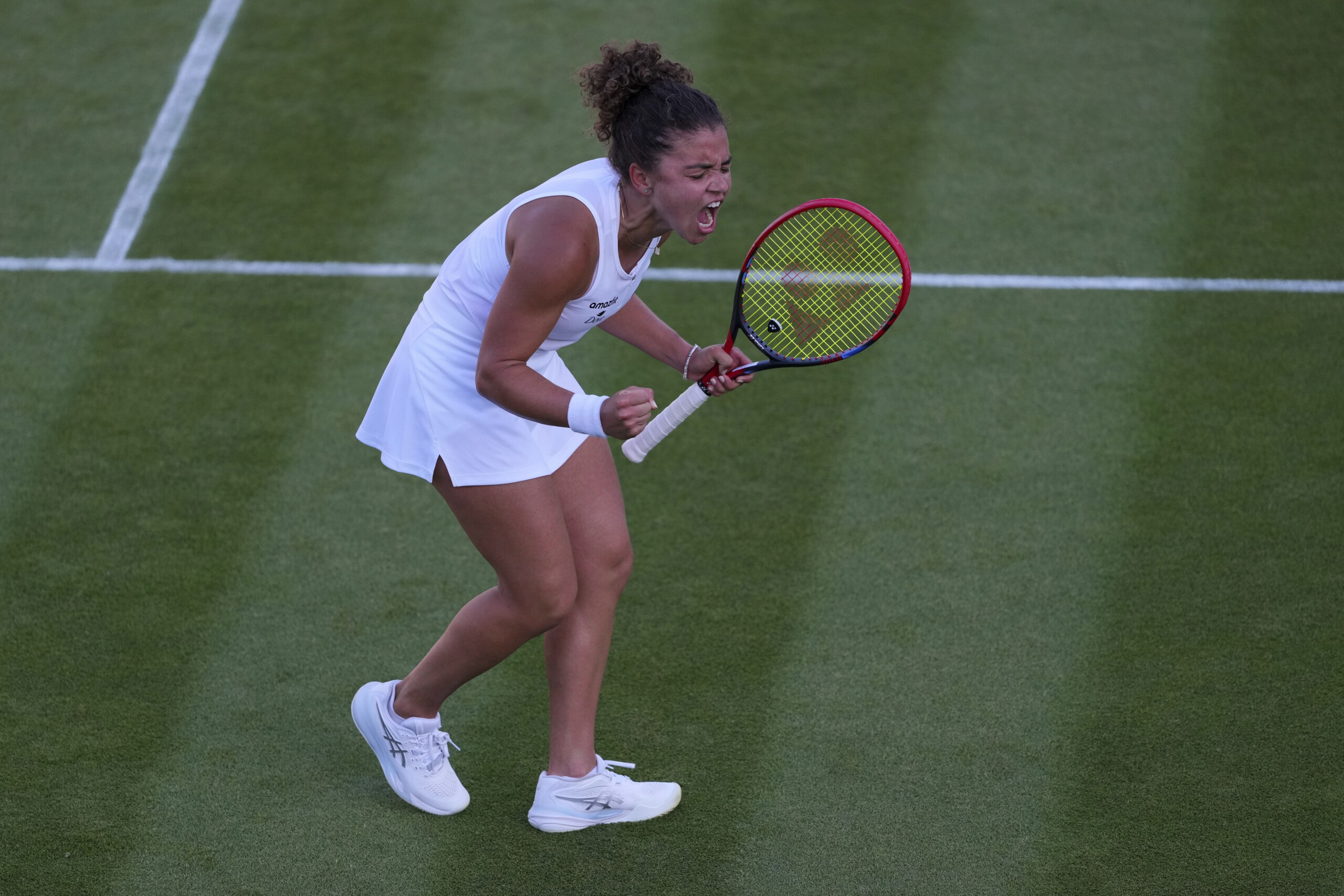 Wimbledon, Paolini wins comeback victory and advances to second round Wimbledon, Paolini wins comeback victory and advances to second round
