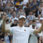 Wimbledon, Sinner beats Martinez in straight sets and reaches the round of 16