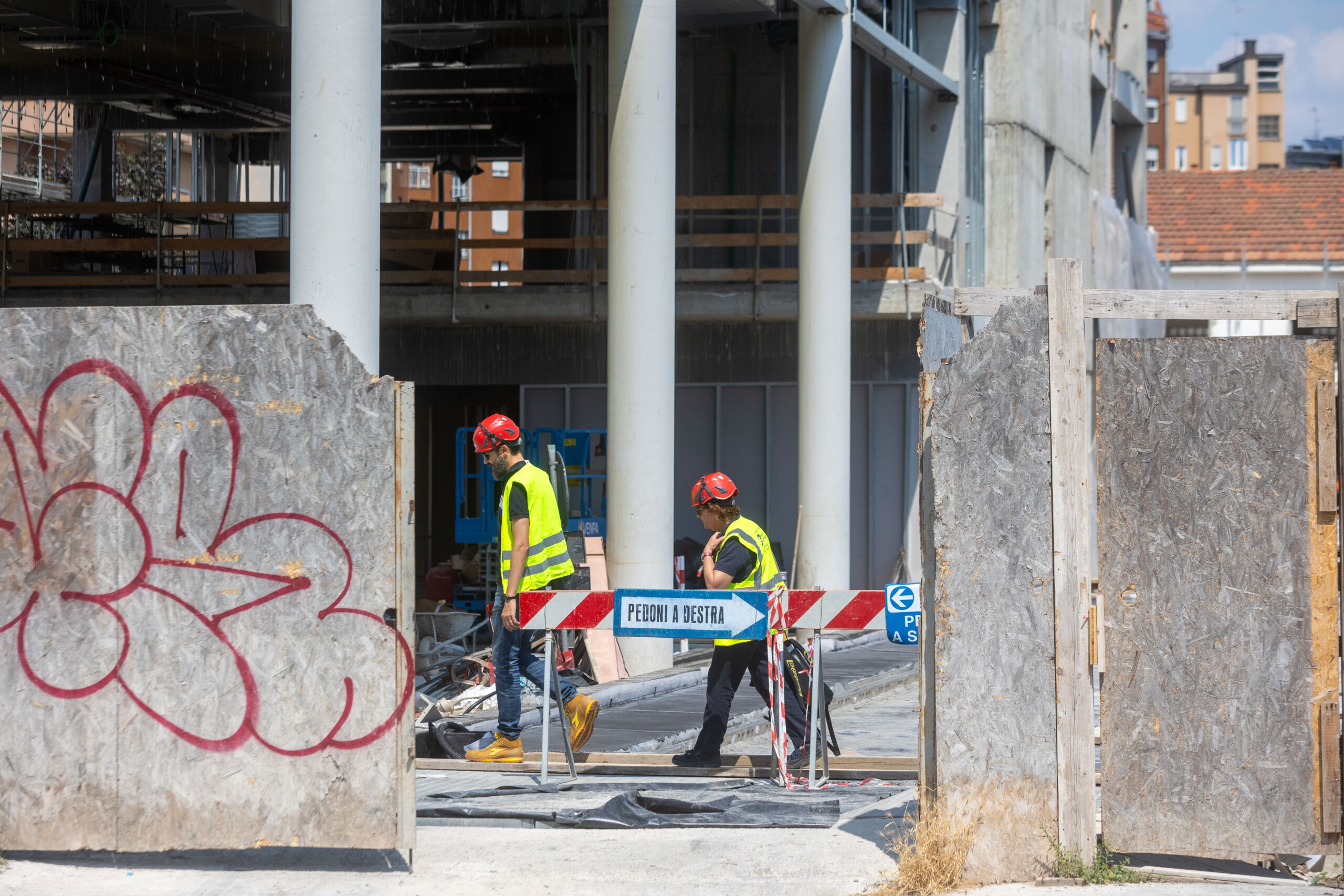 Work accident: trapped under excavator, 74-year-old man dies in Turin